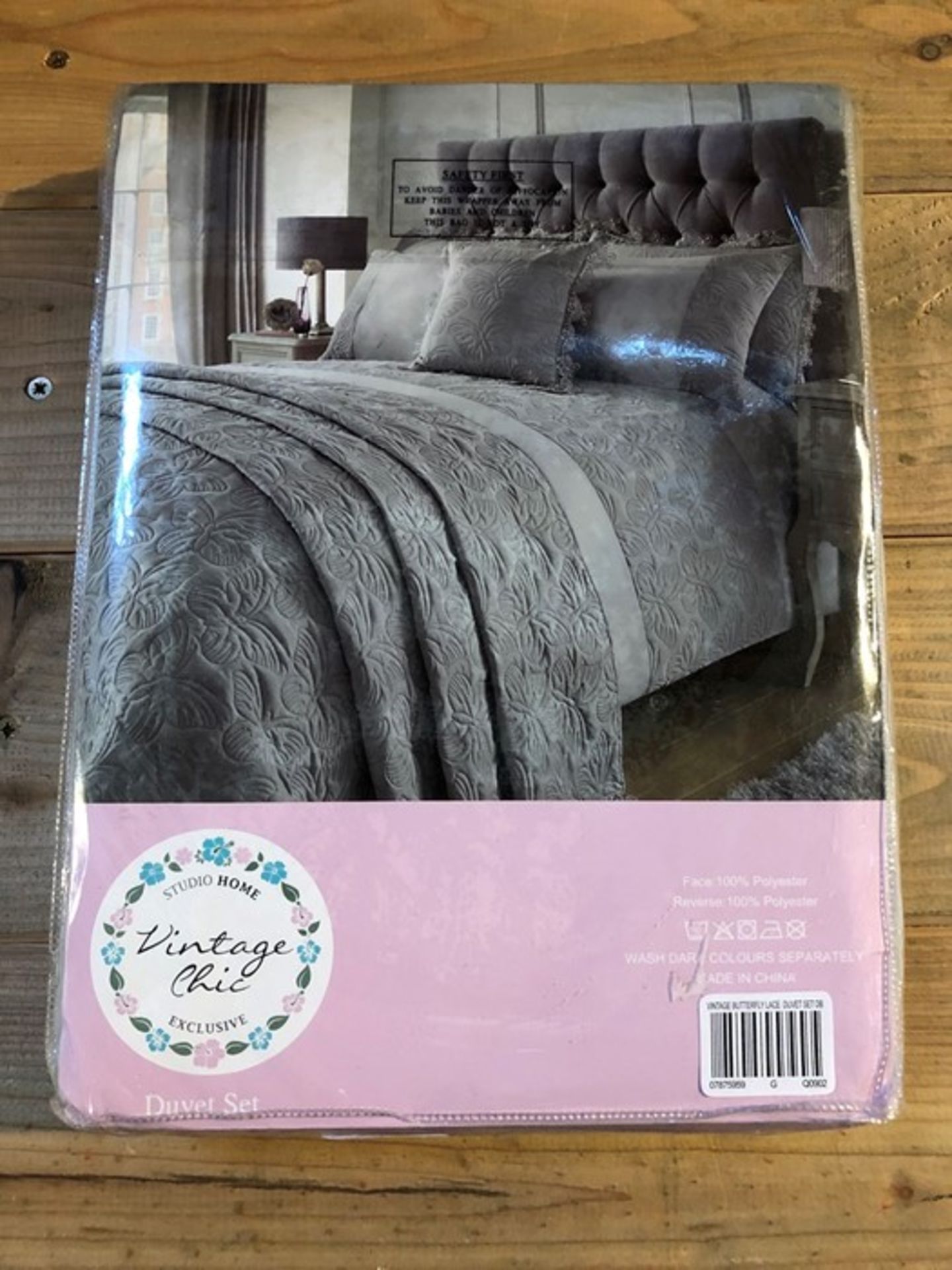 1 BAGGED VINTAGE BUTTERFLY LACE DUVET SET IN GREY / SIZE DOUBLE (PUBLIC VIEWING AVAILABLE)