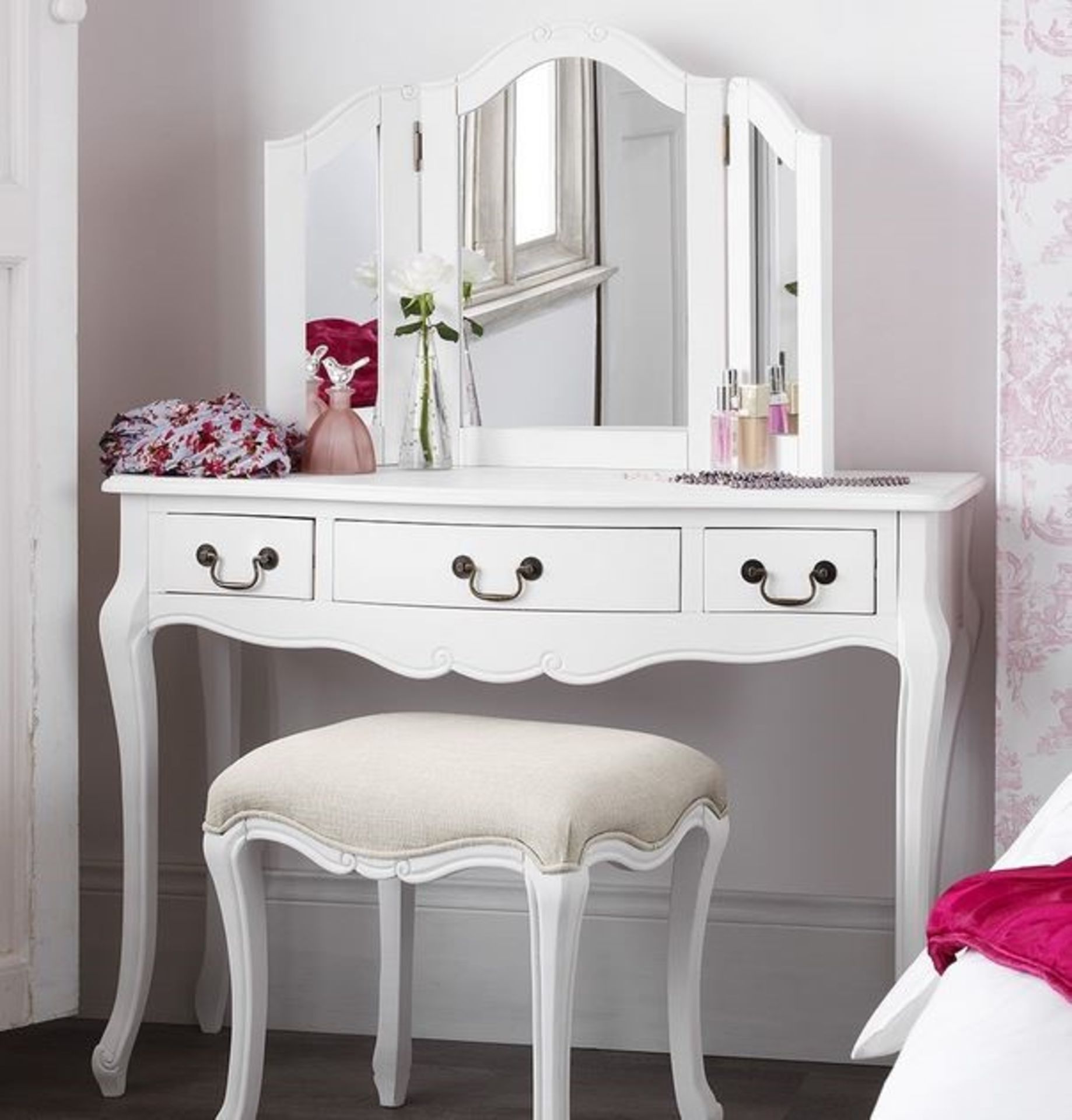 1 BOXED JULIETTE SHABBY CHIC WHITE DRESSING TABLE IN WIHTE - DRESSING TABLE ONLY / RRP £214.99 (