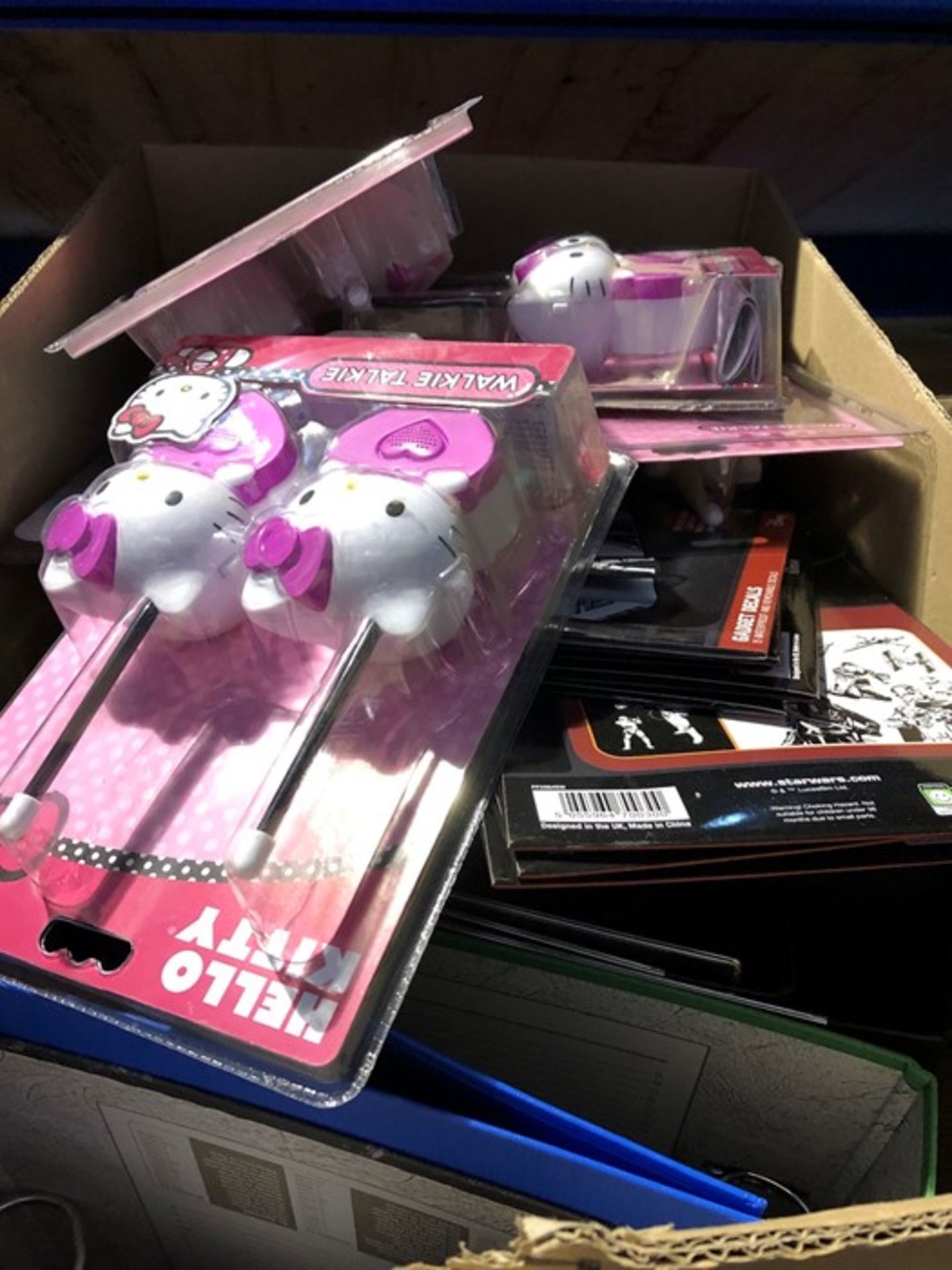1 LOT TO CONTAIN A RANDOM ASSORTMENT OF PRODUCTS / INCLUDING HELLO KITTY WALKIE TALKIES, STAR WARS