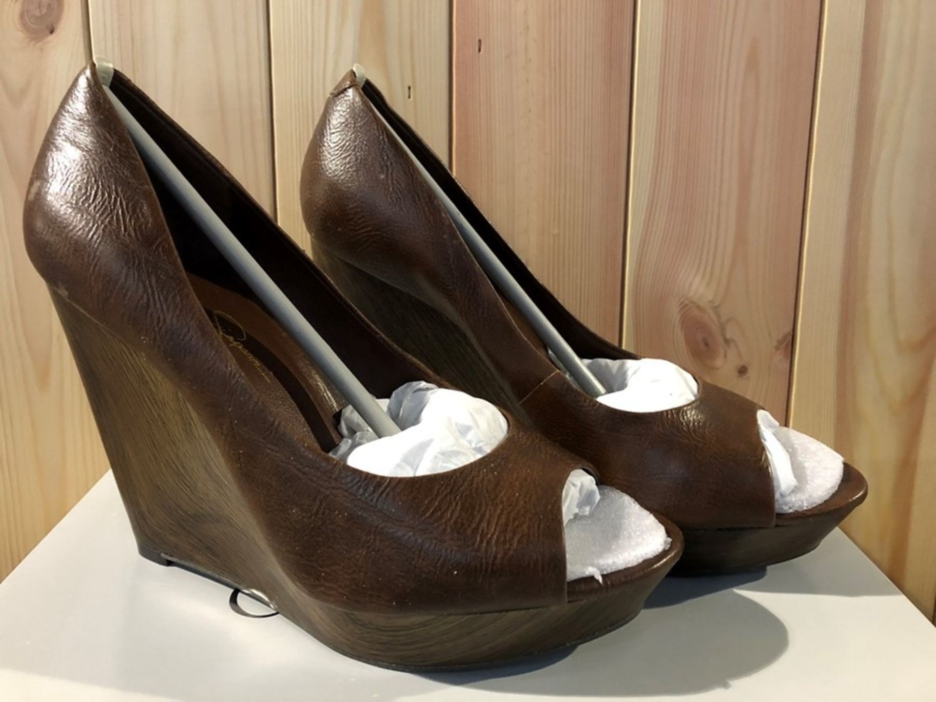 1 BOXED PAIR OF WOMEN'S JESSICA SIMPSON TK-KAPRIX HEELS IN BROWN BOMBER / SIZE: 5.5 UK (PUBLIC