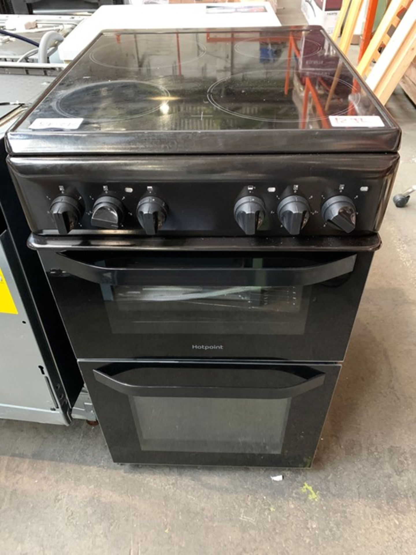 HOTPOINT CLOE HD5V92KCB/UK COOKER