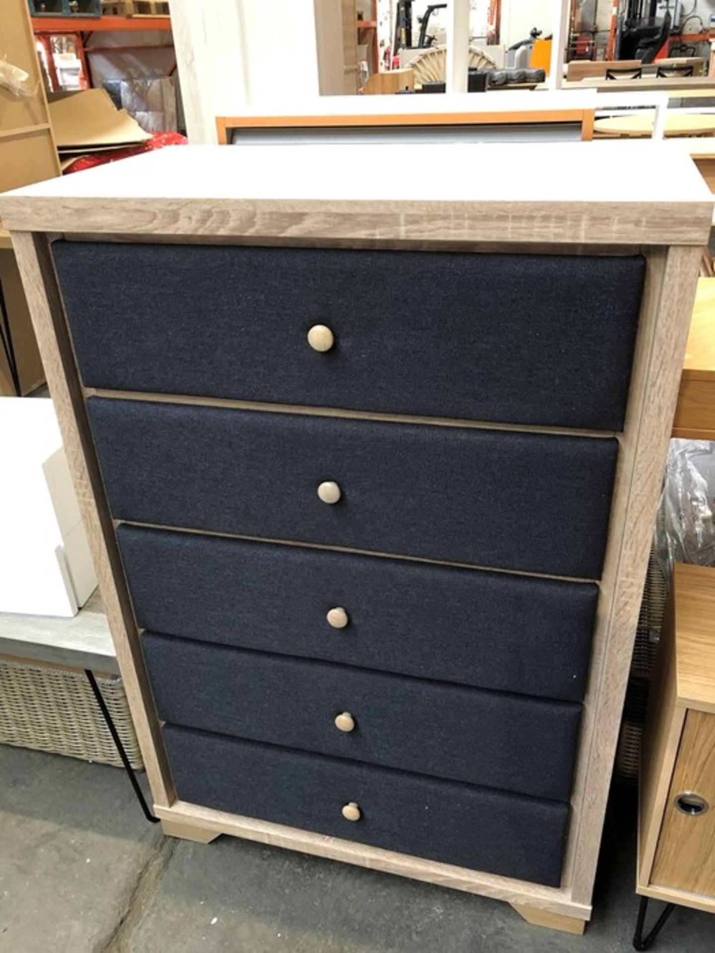 1 BESPOKE DESIGNER 5 DRAWER CHEST IN GREY/NATURAL (PUBLIC VIEWING AVAILABLE)