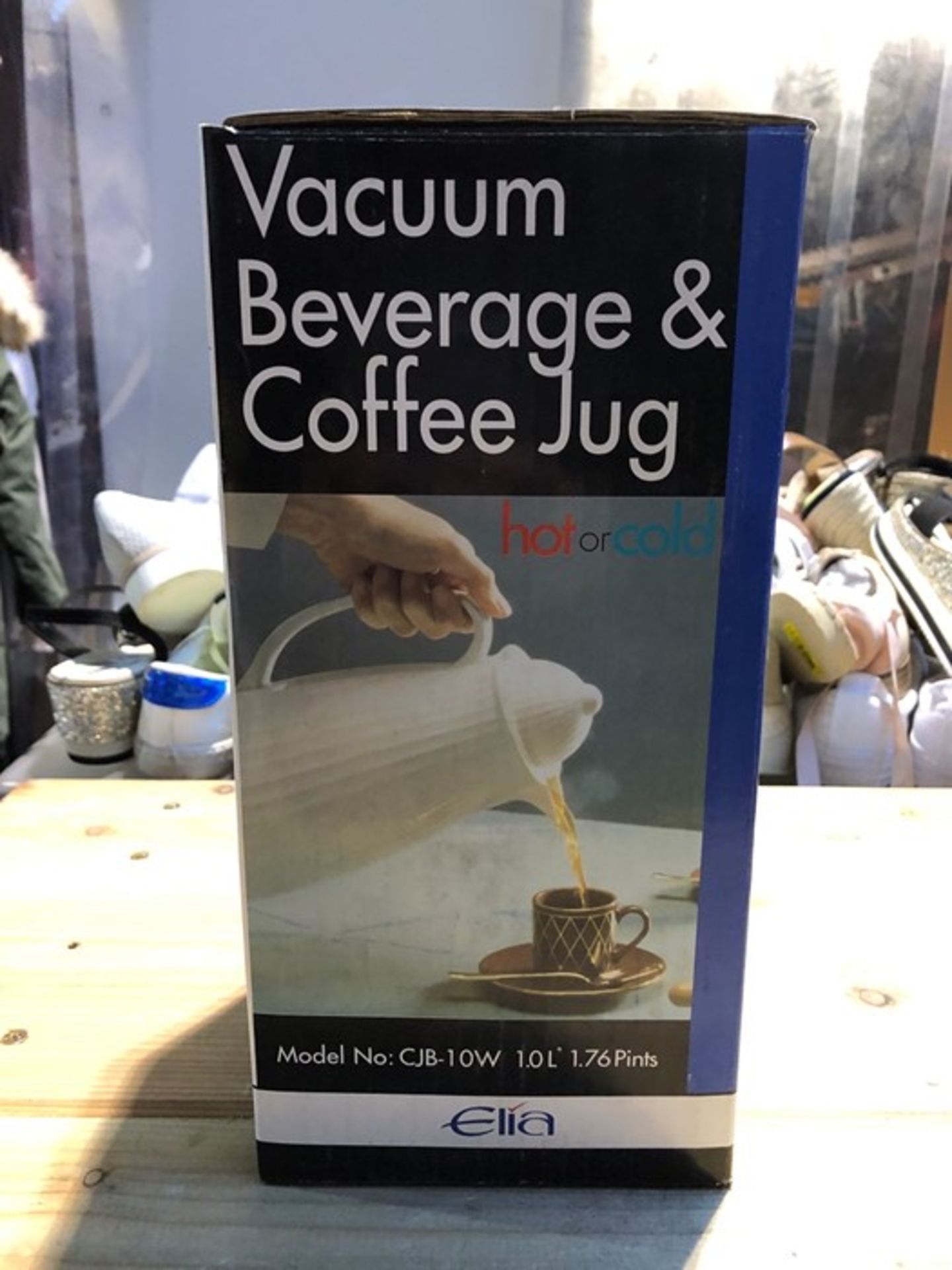 1 BOXED VACUUM BEVERAGE AND COFFEE JUG - WHITE (PUBLIC VIEWING AVAILABLE)