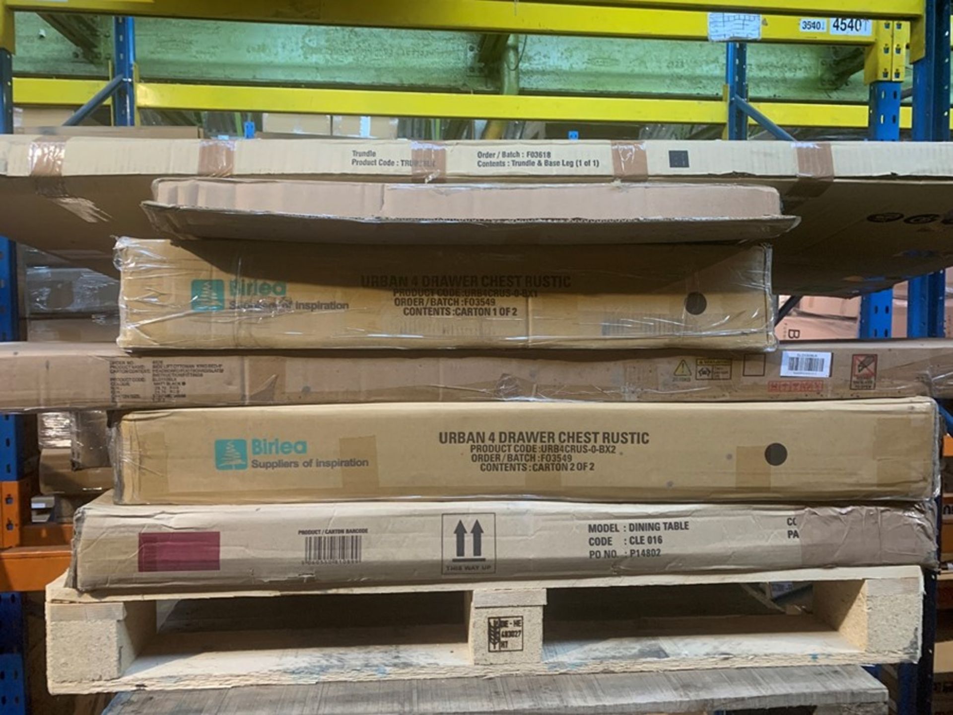 1 LOT TO CONTAIN ASSORTED FURNITURE PARTS / PLEASE NOTE THAT SIZES, MODELS, COLOURS AND CONDITIONS