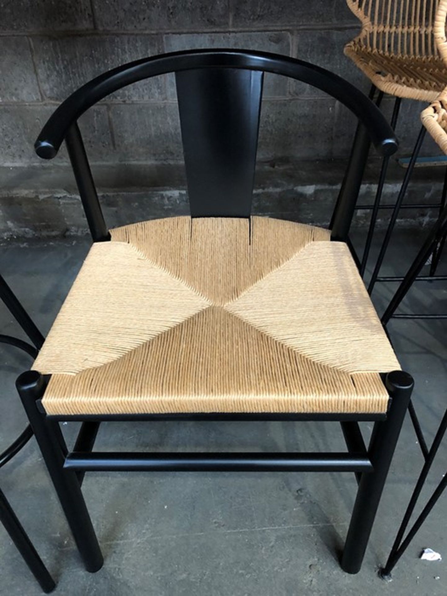 1 BESPOKE DESIGNER WOODEN CHAIR IN BEECH AND BLACK (PUBLIC VIEWING AVAILABLE)