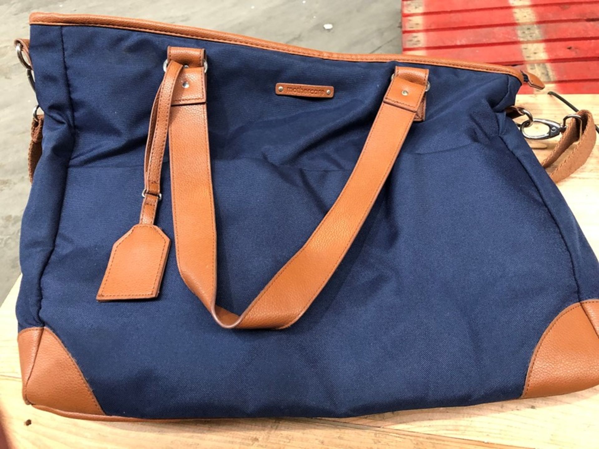 1 BAGGED MOTHERCARE CHANGING BAG IN NAVY BLUE (PUBLIC VIEWING AVAILABLE)