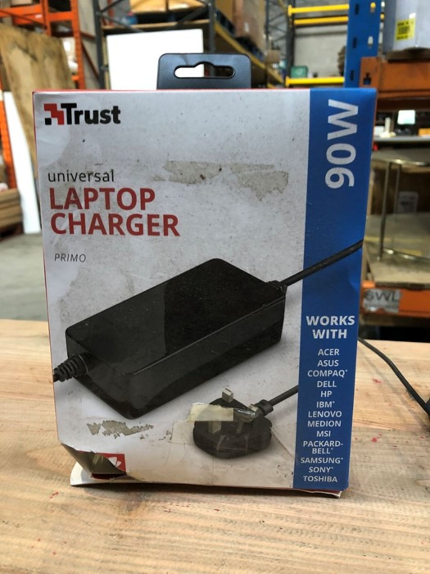 1 LOT TO CONTAIN 2 BOXED TRUST UNIVERSAL LAPTOP CHARGERS (PUBLIC VIEWING AVAILABLE)