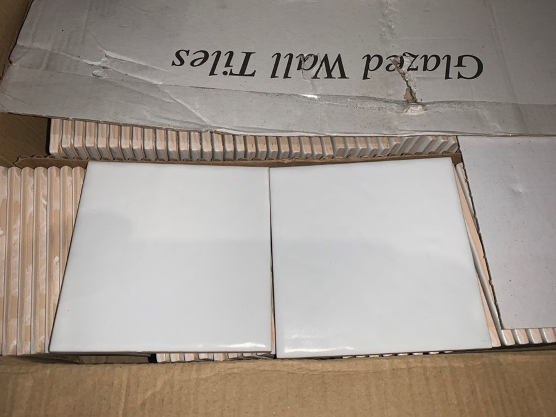 1 LOT TO CONTAIN 72 (APPROX) BOXES OF JOHNSON CERAMIC GLAZED COTSWOLD WALL TILES IN SHADED WHITE /