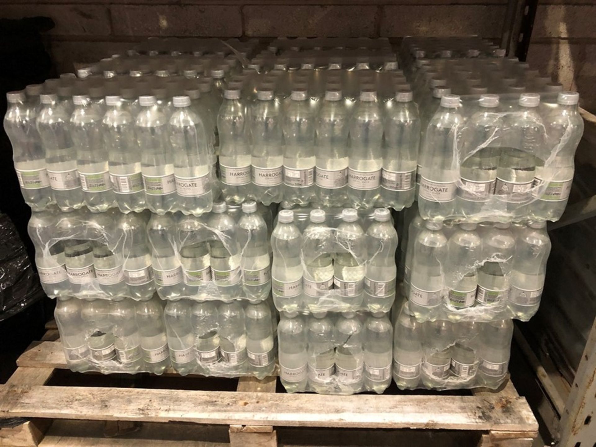 1 LOT TO CONTAIN APPROX 24 PACKS OF HARROGATE SPRING WATER SPARKLING - EACH PACK CONTAINS 24 500ML