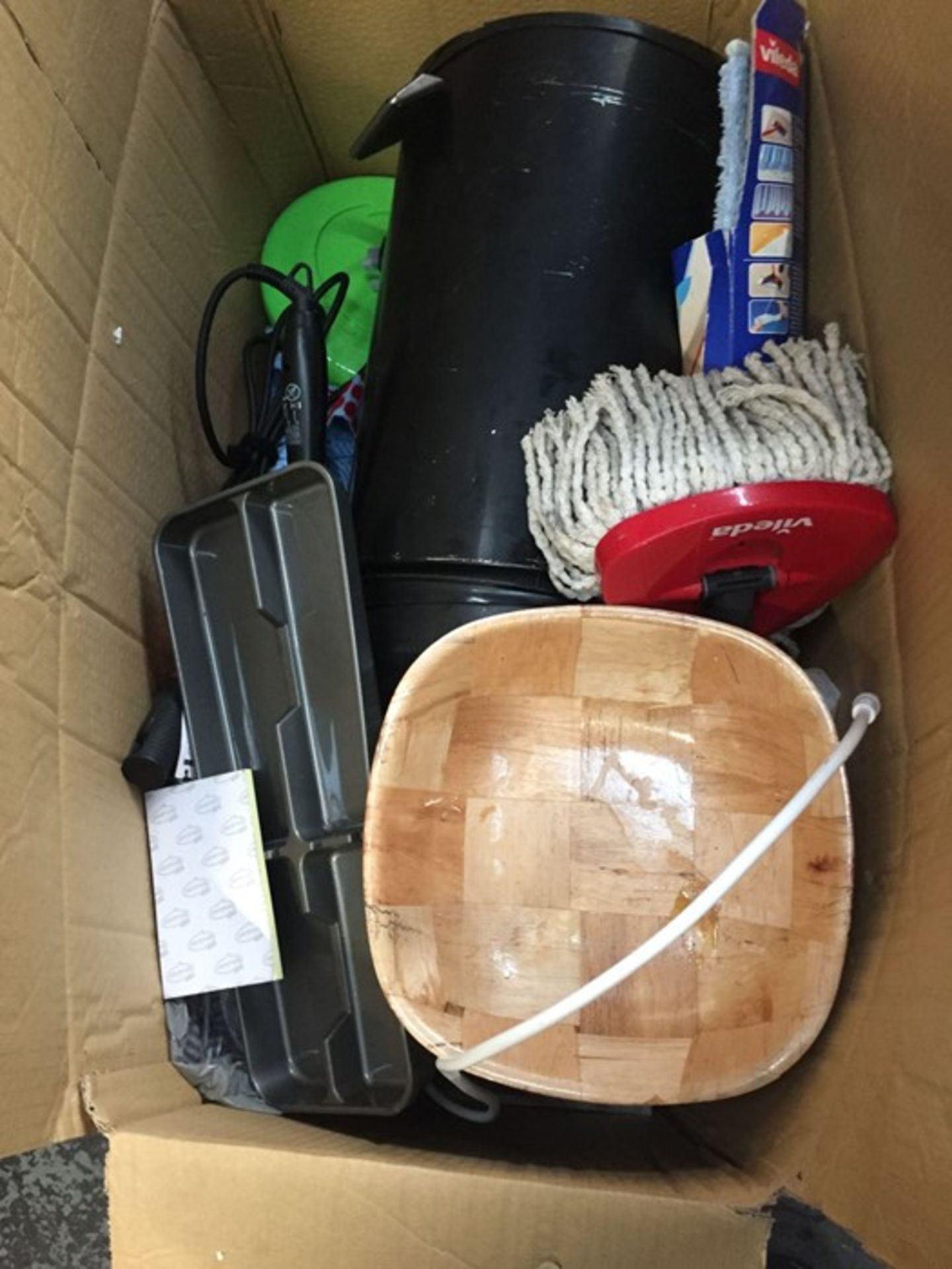 1 LOT TO CONTAIN A MIX OF ASSORTED ITEMS, INCLUDED EXAMPLES ARE KITCHEN KNIVES/CUTLERY, PART