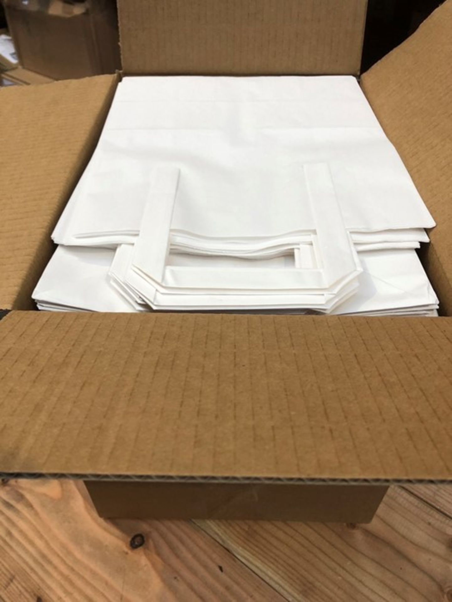 1 BOXED SET TO CONTAIN 250 MEDIUM WHITE PURE KRAFT SOS PAPER TAPE HANDLE CARRIER BAGS (PUBLIC