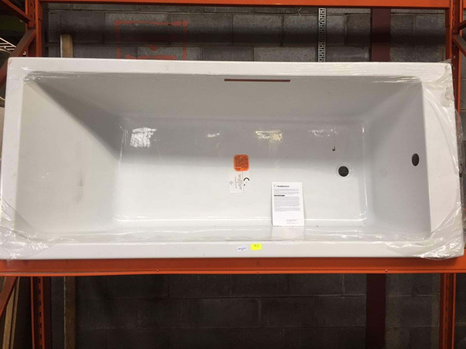 1700X750 SINGLE ENDED ACRYLIC BATH. RRP £275 (PUBLIC VIEWING AVAILABLE AND HIGHLY RECOMMENDED -