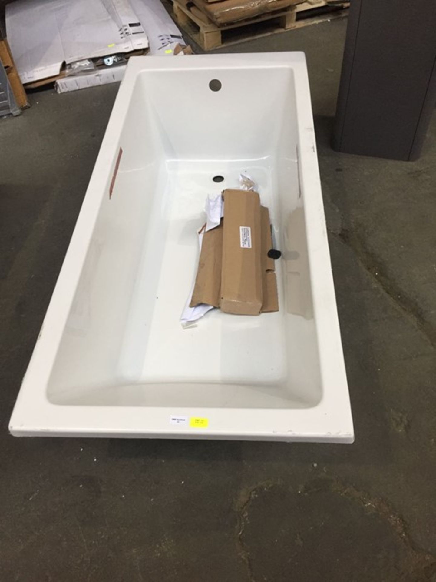 1700X750 SINGLE ENDED ACRYLIC BATH WITH LEG SET. RRP £375 (PUBLIC VIEWING AVAILABLE AND HIGHLY