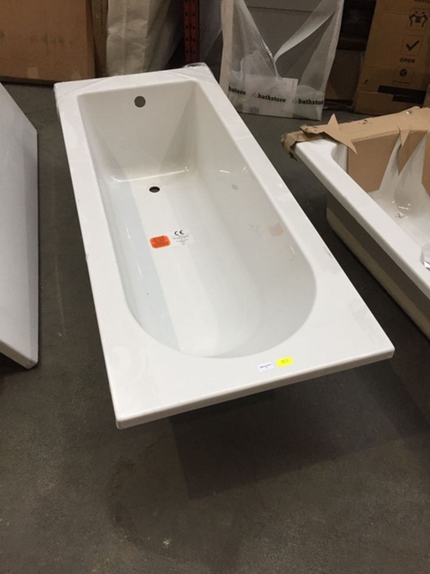 1700X700 SINGLE ENDED ACRYLIC BATH. RRP £295 (PUBLIC VIEWING AVAILABLE AND HIGHLY RECOMMENDED -