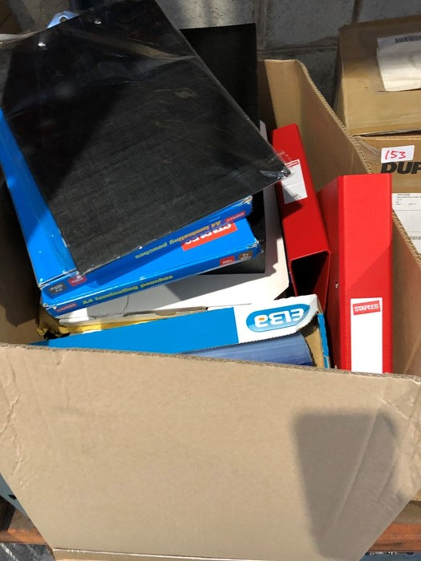 1 LOT TO CONTAIN AN ASSORTMENT OF OFFICE PRODUCTS / INCLUDING SUSPENSION FILES, BINDERS, LAMINATED