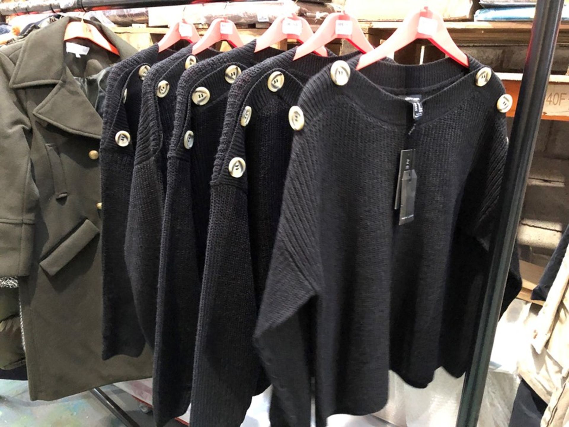 1 LOT TO CONTAIN 5 ' NEW LOOK ' BLACK BUTTONED JUMPERS / UK SIZES LEFT TO RIGHT M,M,M,M,M (PUBLIC