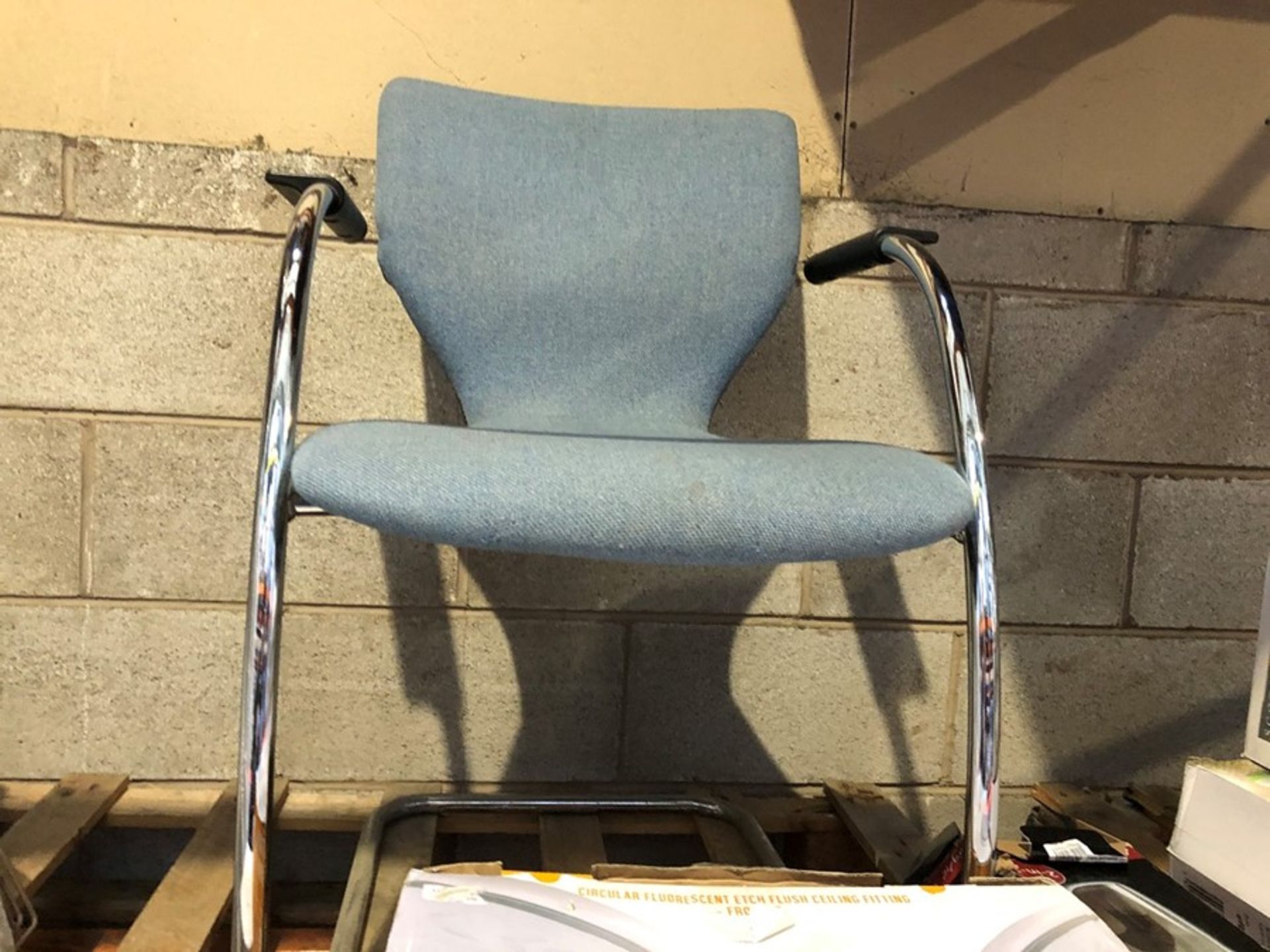 1 OFFICE CHAIR WITH METAL LEGS (PUBLIC VIEWING AVAILABLE)