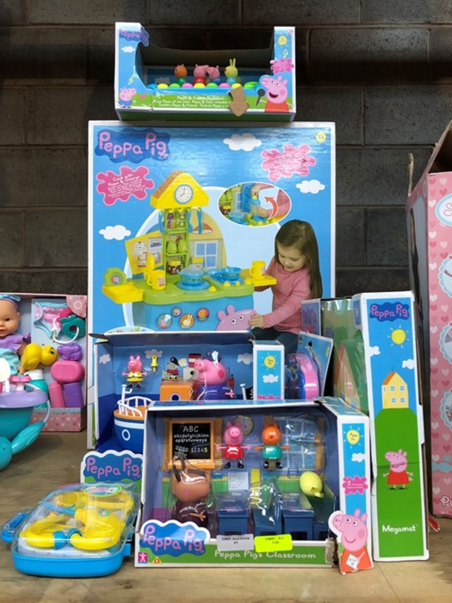 1 LOT TO CONTAIN AN ASSORTMENT OF PEPPA PIG TOYS PUBLIC VIEWING AVAILABLE & HIGHLY RECOMMENDED -