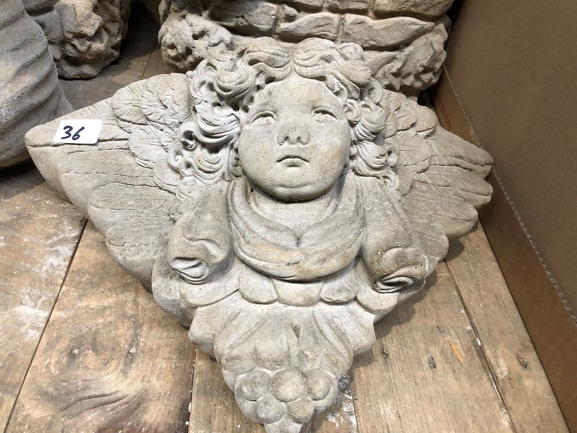 1 GARDEN CAST CONCRETE STONE ORNAMENT (PUBLIC VIEWING AVAILABLE)