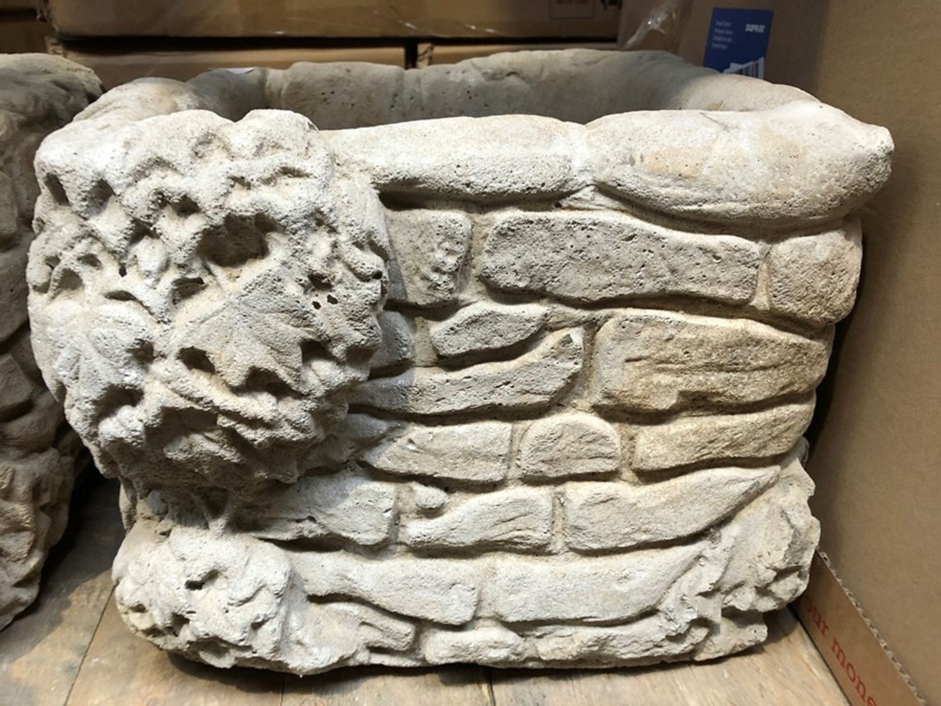 1 GARDEN CAST CONCRETE STONE ORNAMENT (PUBLIC VIEWING AVAILABLE)