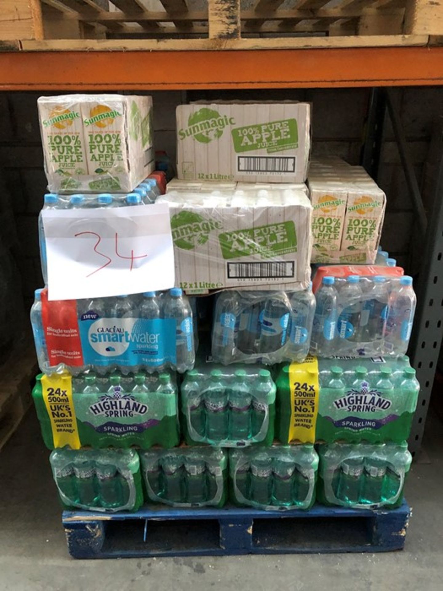 1 LOT TO CONTAIN AN ASSORTMENT OF DRINKS / BRANDS INCLUDE GLACEAU SMART WATER, HIGHLAND SPRING