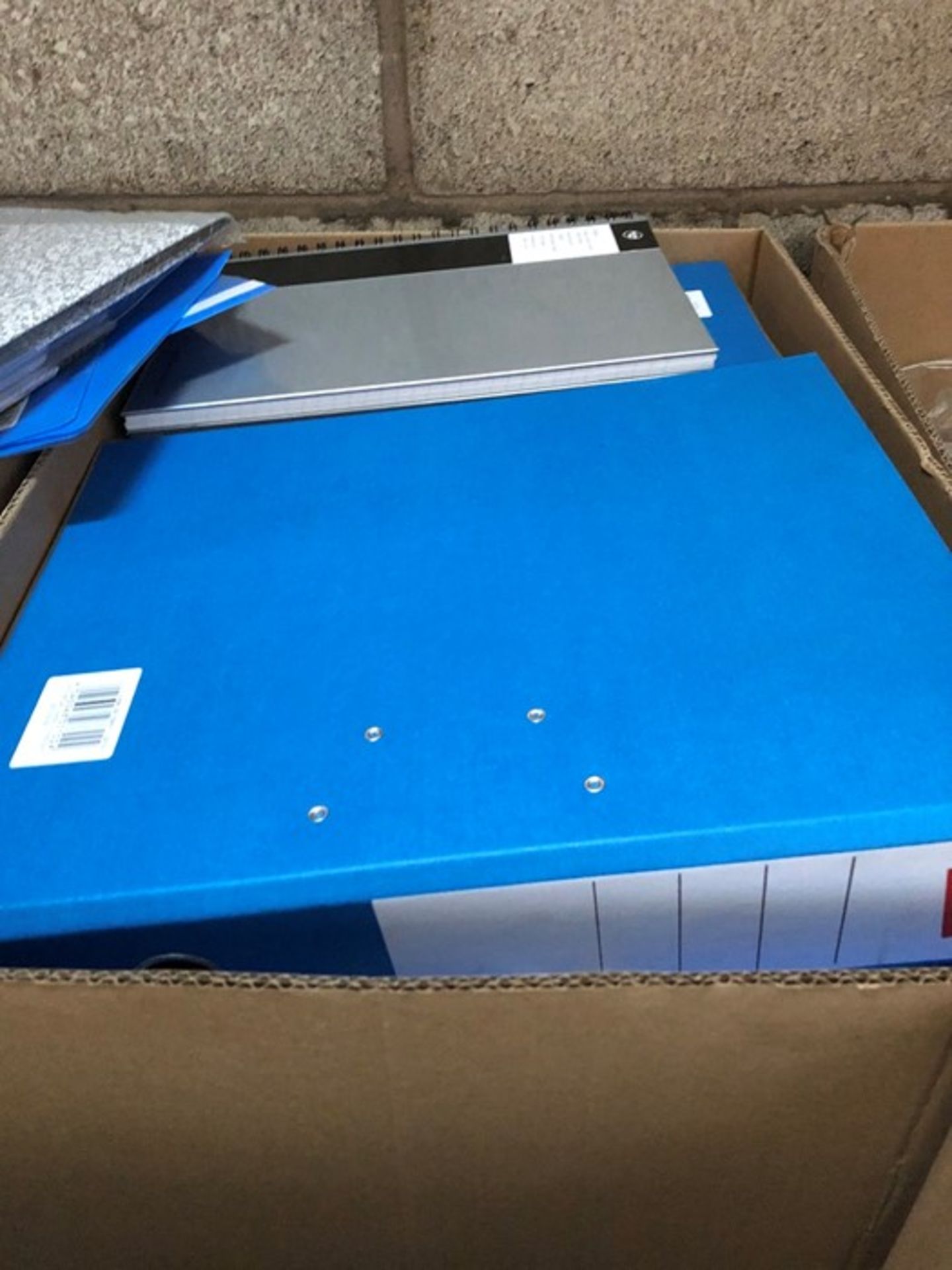 1 LOT TO CONTAIN AN ASSORTMENT OF OFFICE PRODUCTS / INCLUDING BINDERS AND NOTEBOOKS (SOLD AS SEEN)