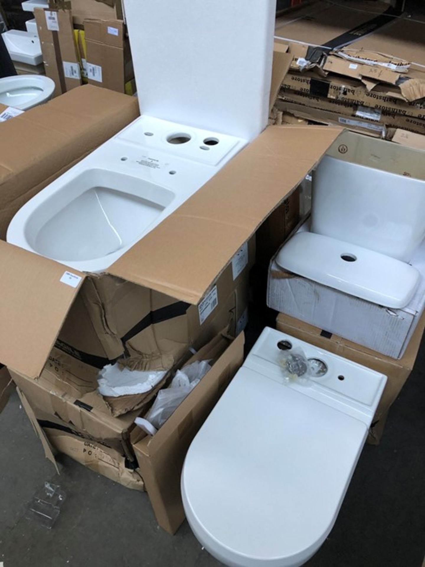 3 X TOILET PANS, 1 SOFT CLOSE SEAT & 1 X CISTERN