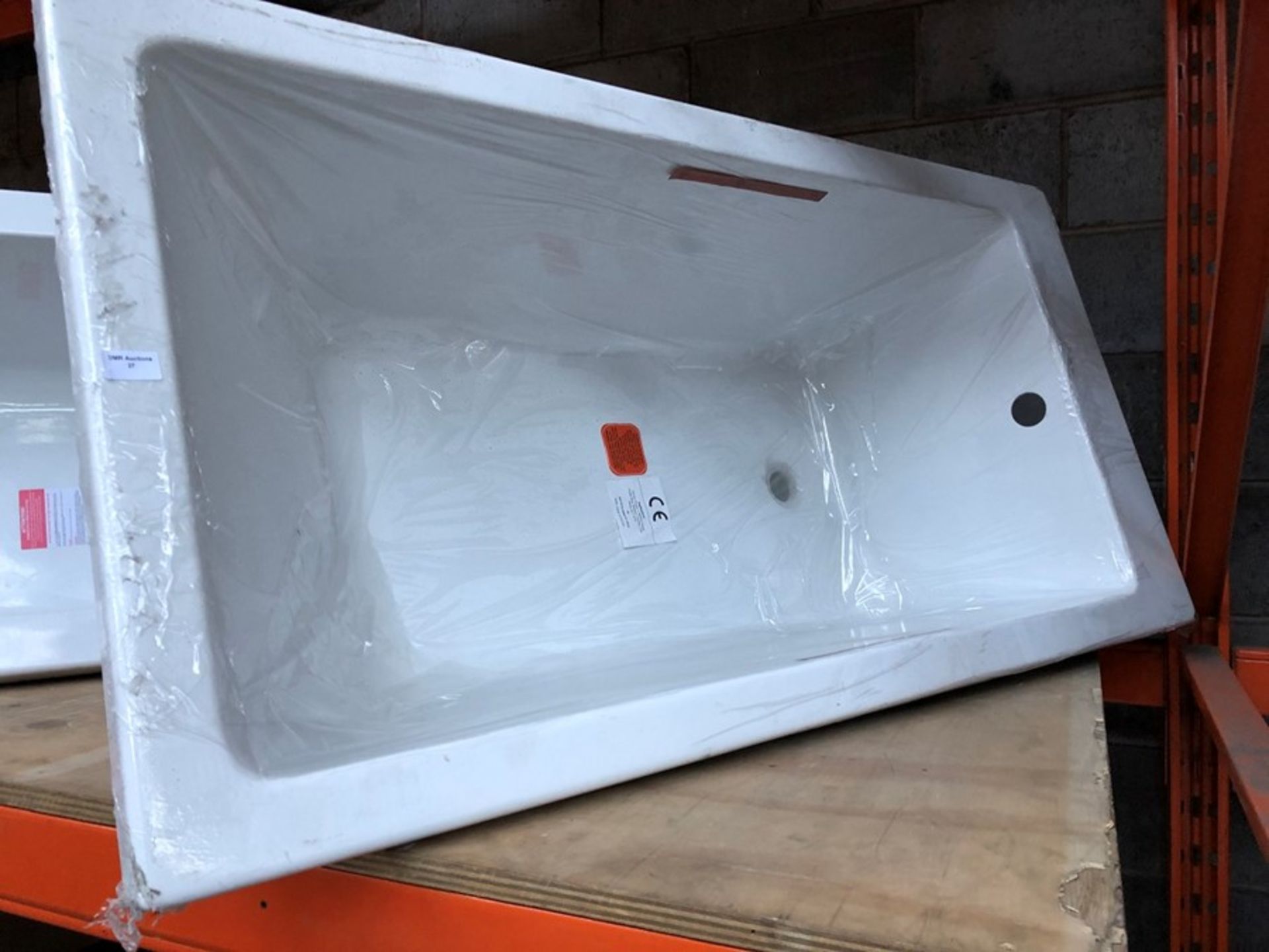 1400 X 700MM COMPACT SINGLE ENDED SQUARE ACRYLIC BATH RRP £325