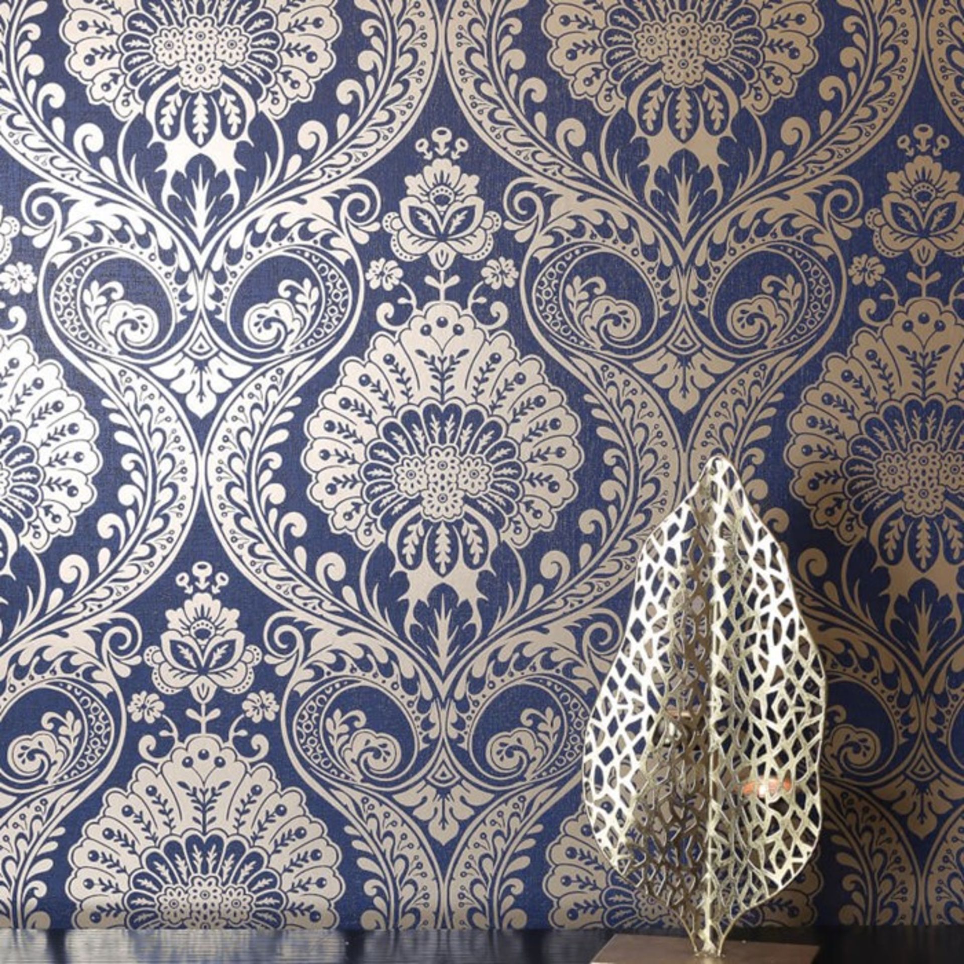 1 LOT TO CONTAIN 3 AS NEW ROLLS OF ARTHOUSE DECORIS DAMASK NAVY GOLD WALLPAPER - 910308 / RRP £38.97