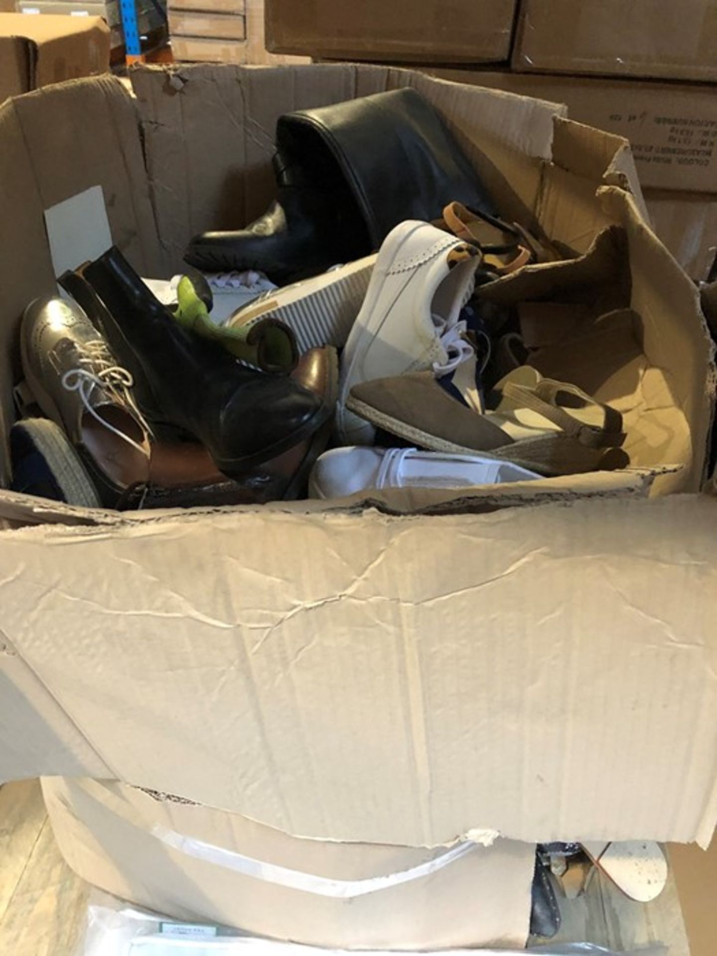 1 LOT TO CONTAIN A LARGE AMOUNT OF ODD SHOES OR DAMAGED SHOES (SOLD AS SEEN)