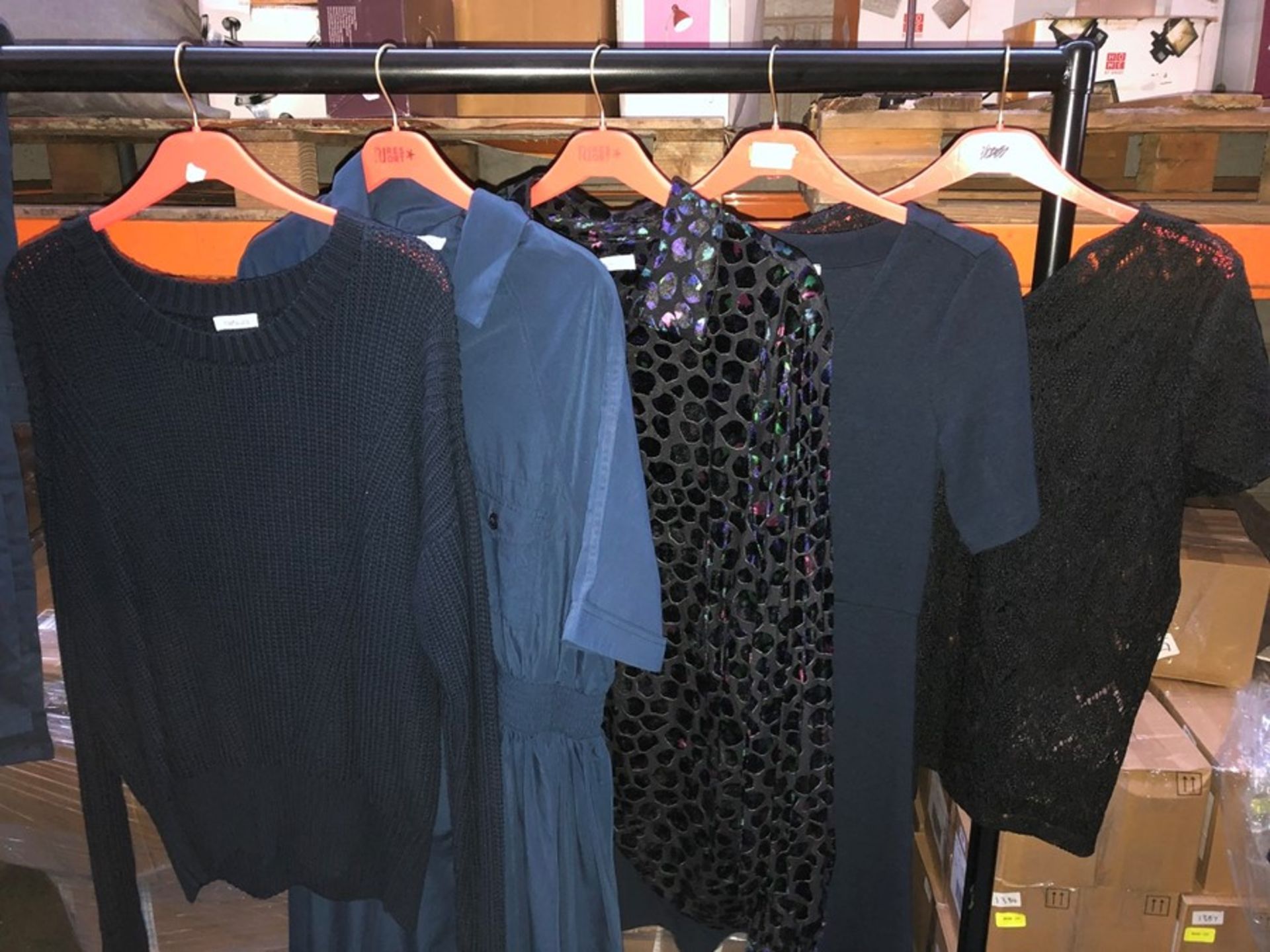 1 LOT TO CONTAIN 5 ITEMS OF WOMENS BRAND NAME DESIGNER CLOTHING / UK SIZES LEFT TO RIGHT 14,18,24,