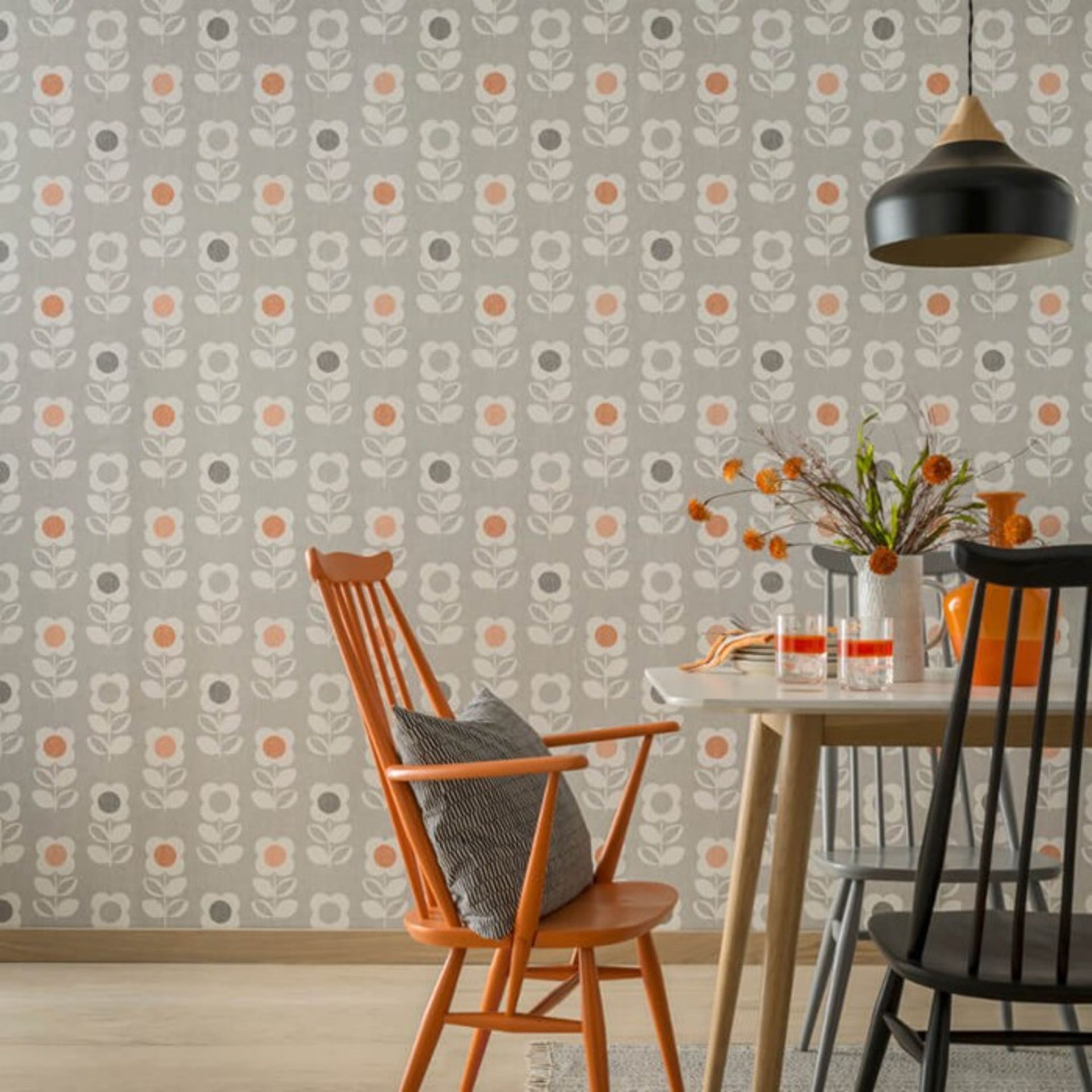 1 LOT TO CONTAIN 5 AS NEW ARTHOUSE RETRO FLOWER FLORAL GREY/ORANGE WALLPAPER - 902304 / RRP £44.95