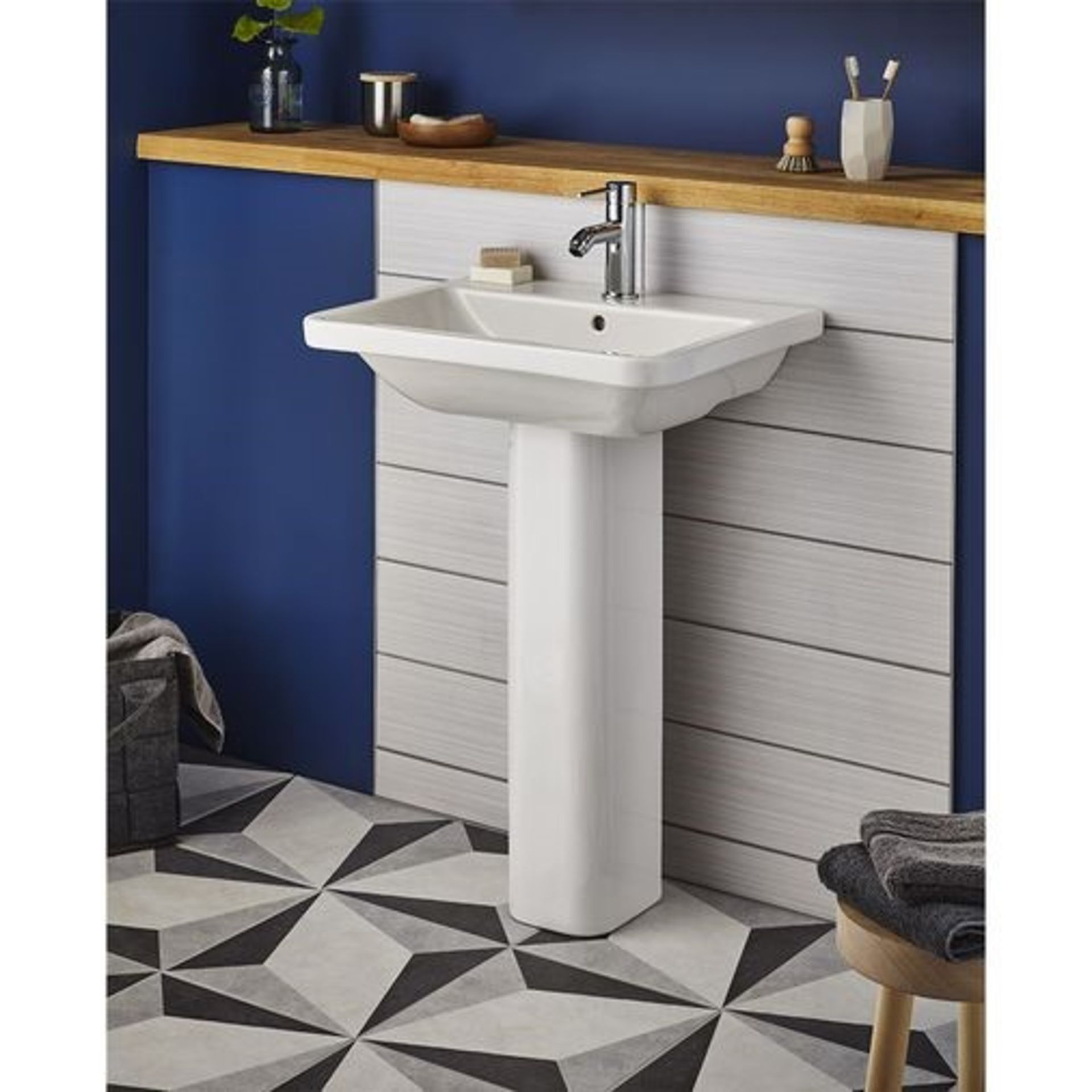 EURO 500mm DESIGNER BASIN WITH PEDESTAL. CAN BE WALL OR PEDESTAL MOUNTED. RRP £395. BRAND NEW, BOXED
