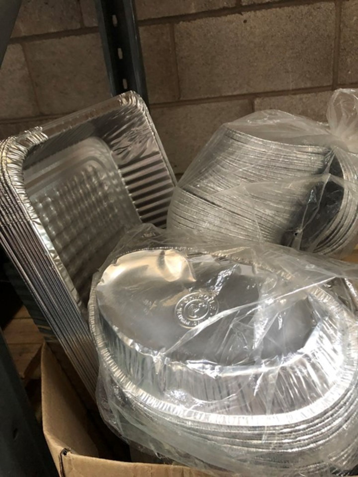 1 LOT TO CONTAIN AN ASSORTMENT OF DISPOSABLE COOKING TRAYS/DISHES (SOLD AS SEEN)