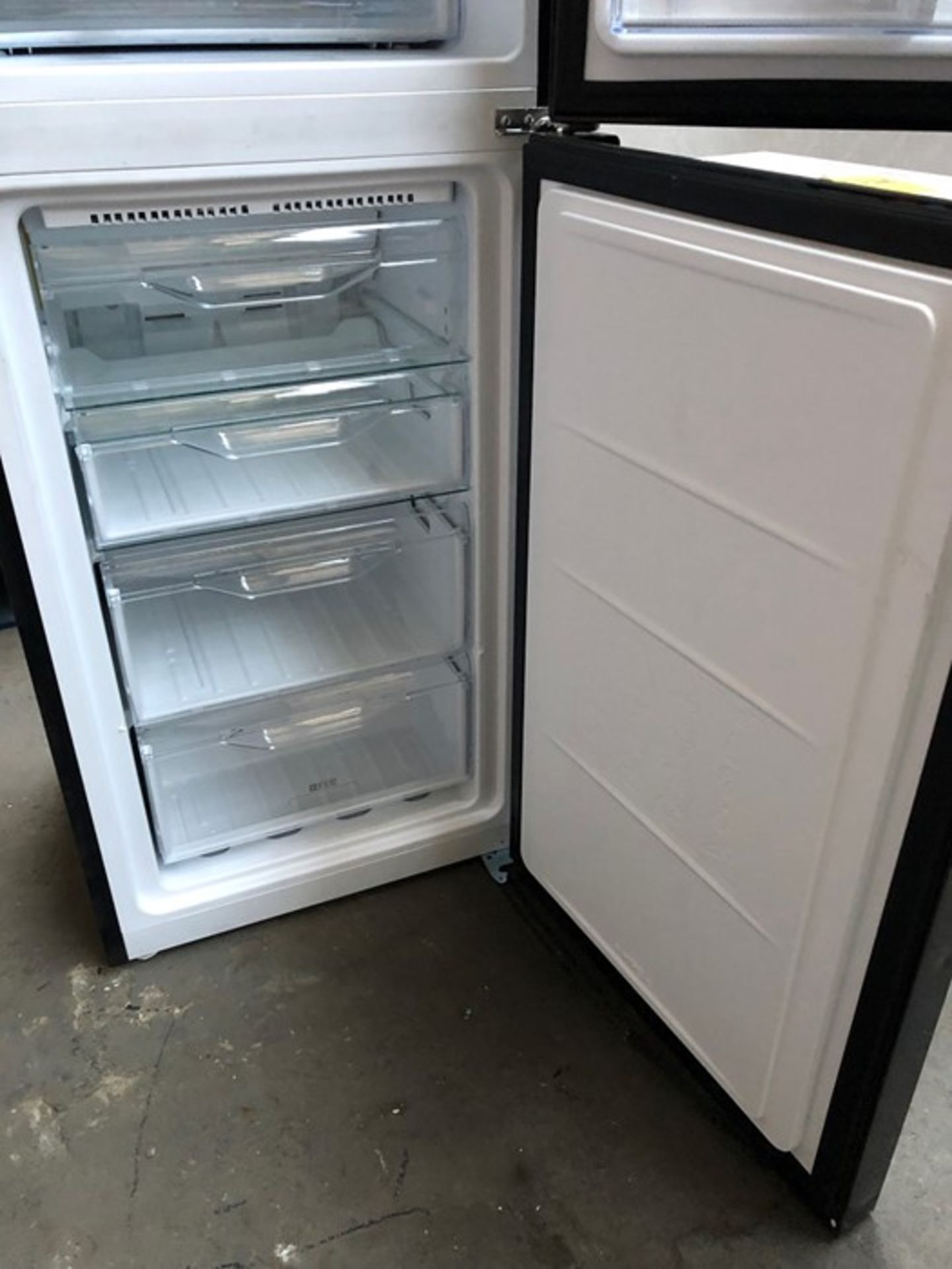 1 INDESIT FRIDGE FREEZER IN BLACK / CONDITION REPORT: MINOR SCUFFS, SEVERAL DINTS TO BOTTOM AND - Image 3 of 3