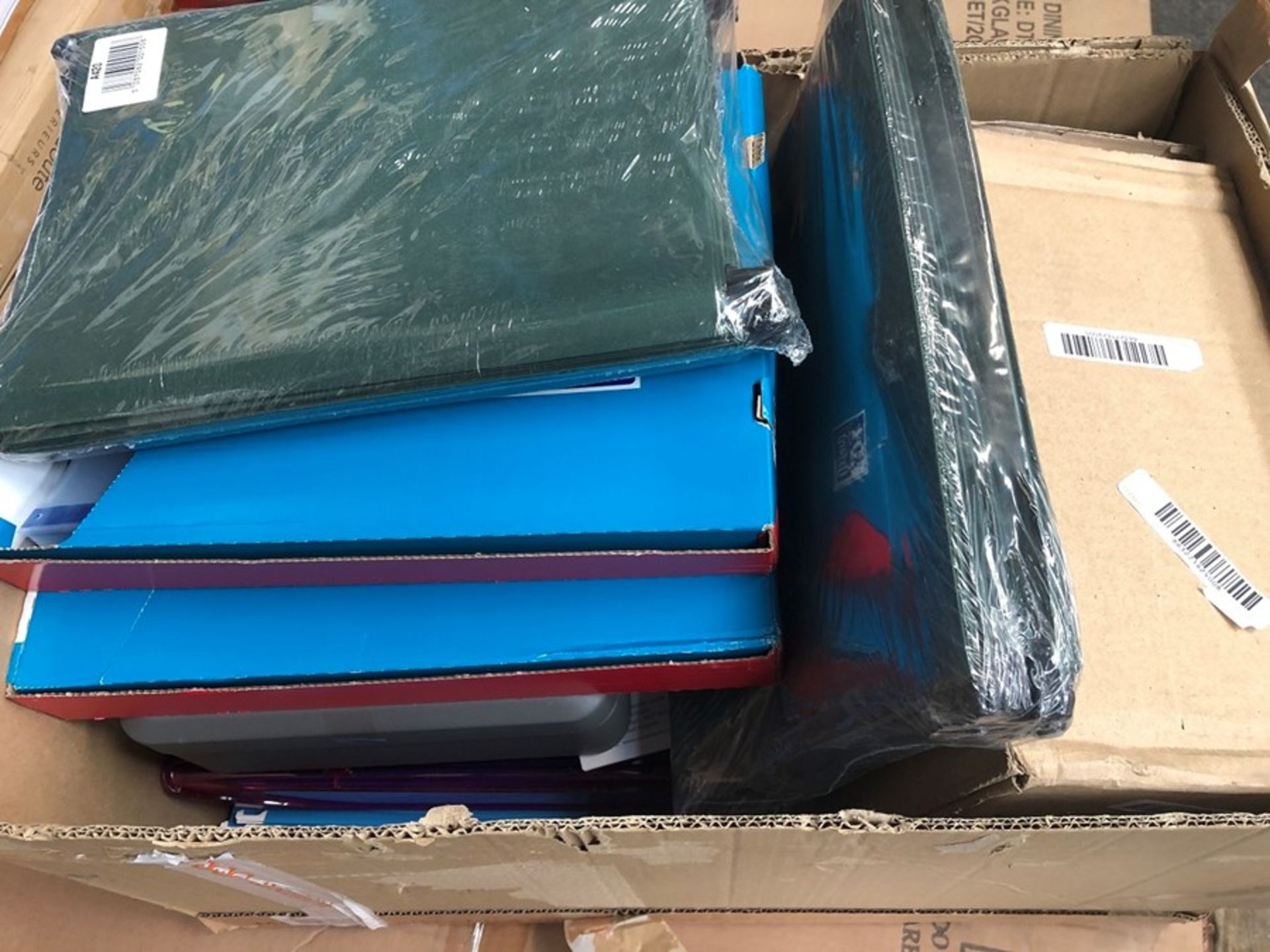 1 LOT TO CONTAIN AN ASSORTMENT OF OFFICE PRODUCTS / INCLUDING SUSPENSION FILES, METAL MONEY BOX