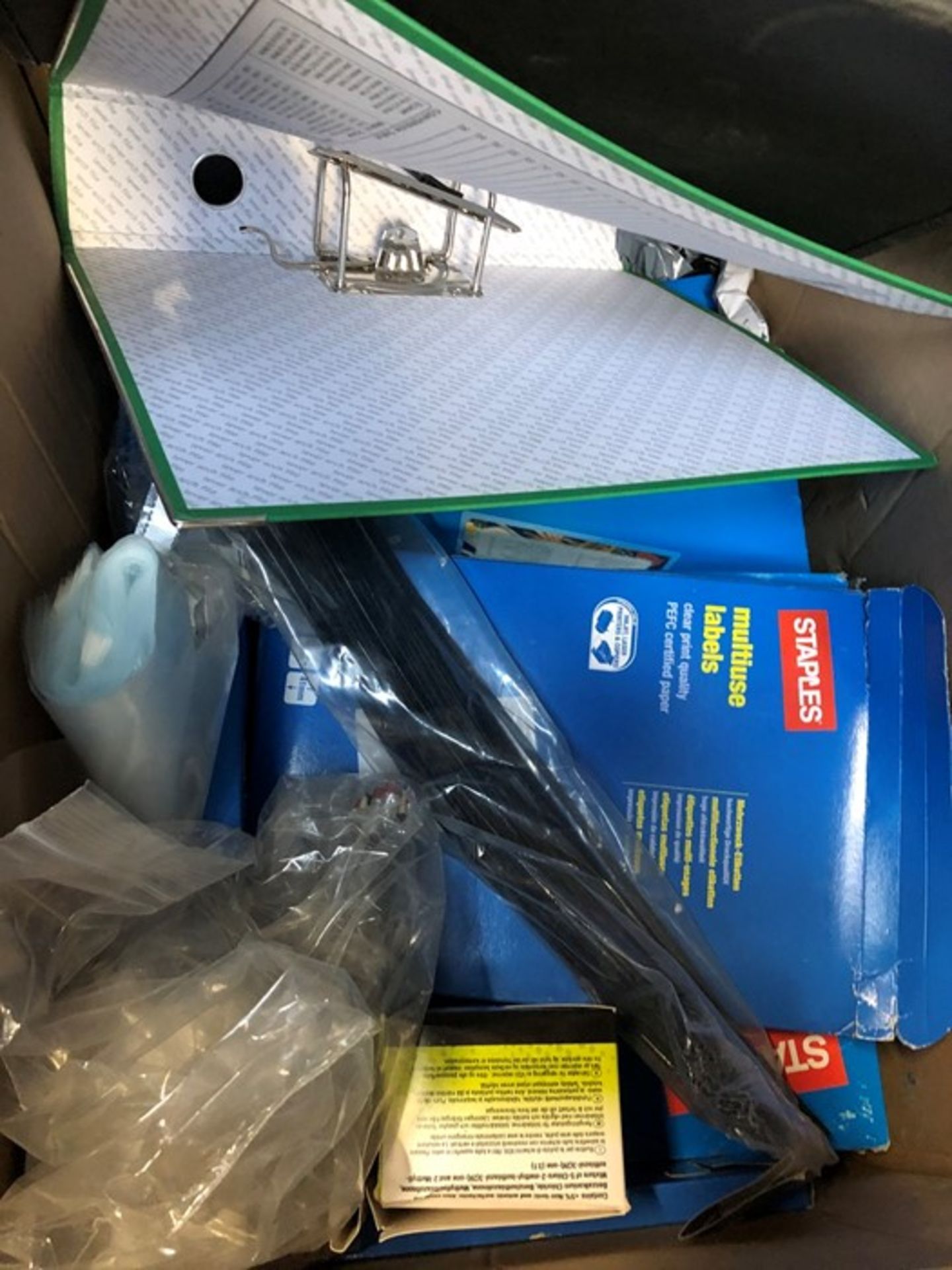 1 LOT TO CONTAIN AN ASSORTMENT OF OFFICE PRODUCTS / INCLUDING LAMINATING SHEETS, BINDERS, CABLE TIES