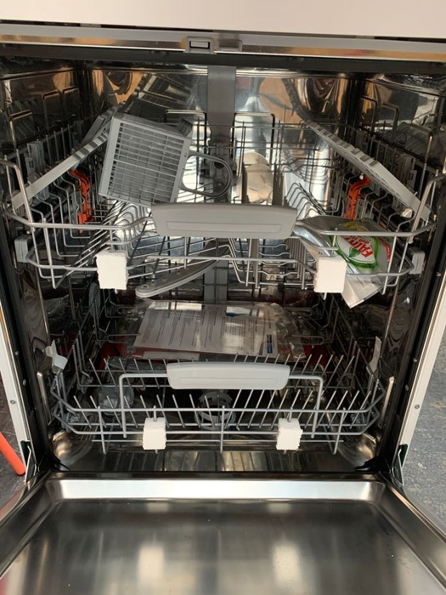 HOTPOINT HFC3C26W FREESTANDING DISHWASHER RRP £269 - Image 3 of 3