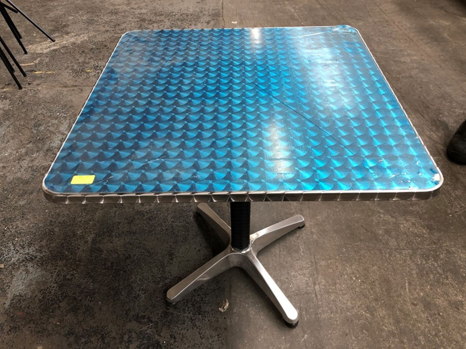 OUTDOOR SQUARE METAL CAFÉ TABLE