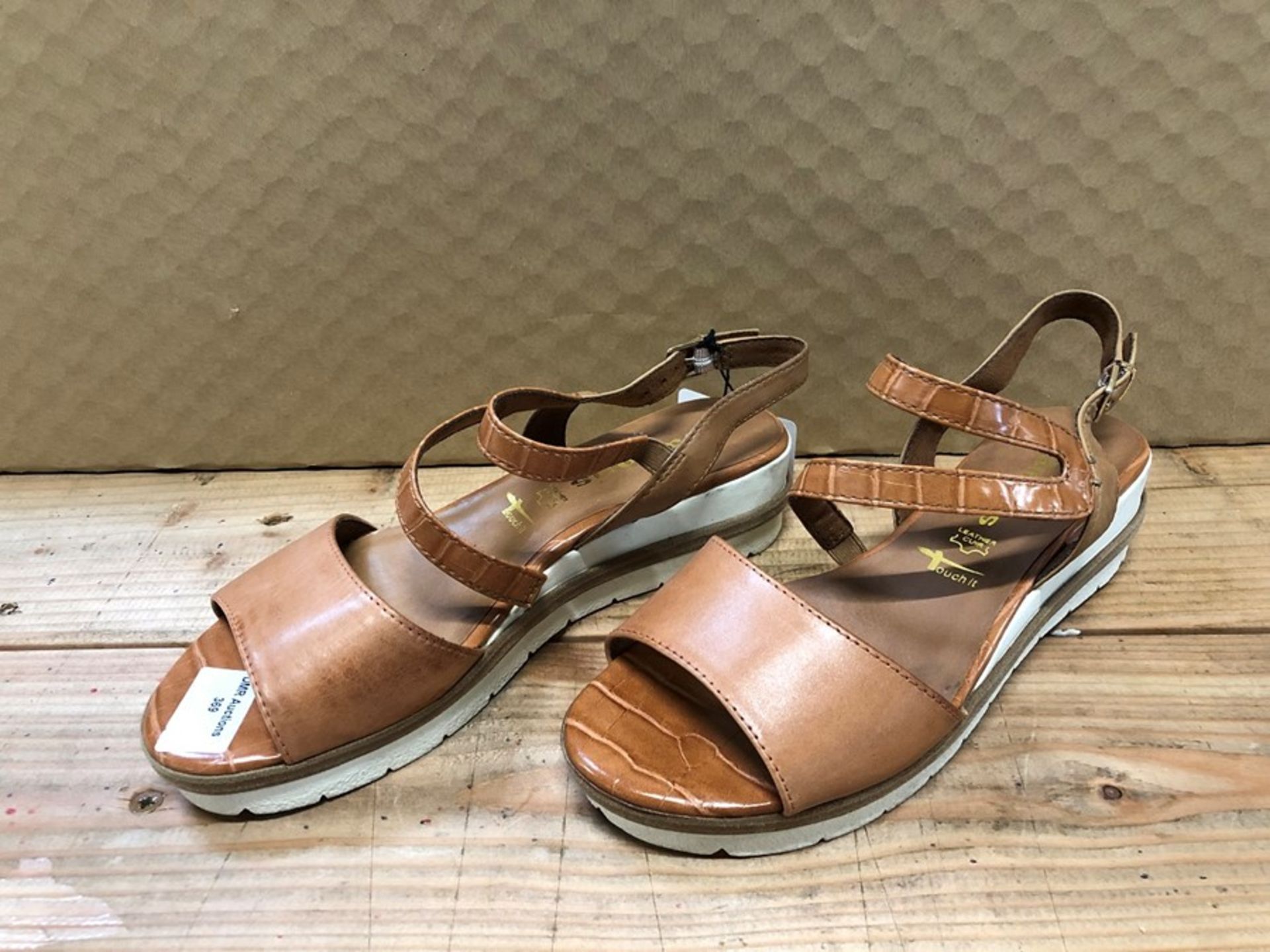1 LOT TO CONTAIN 1 PAIR OF TAMARIS EDA LEATHER WEDGE SANDALS BROWN / LADIES SIZE 7