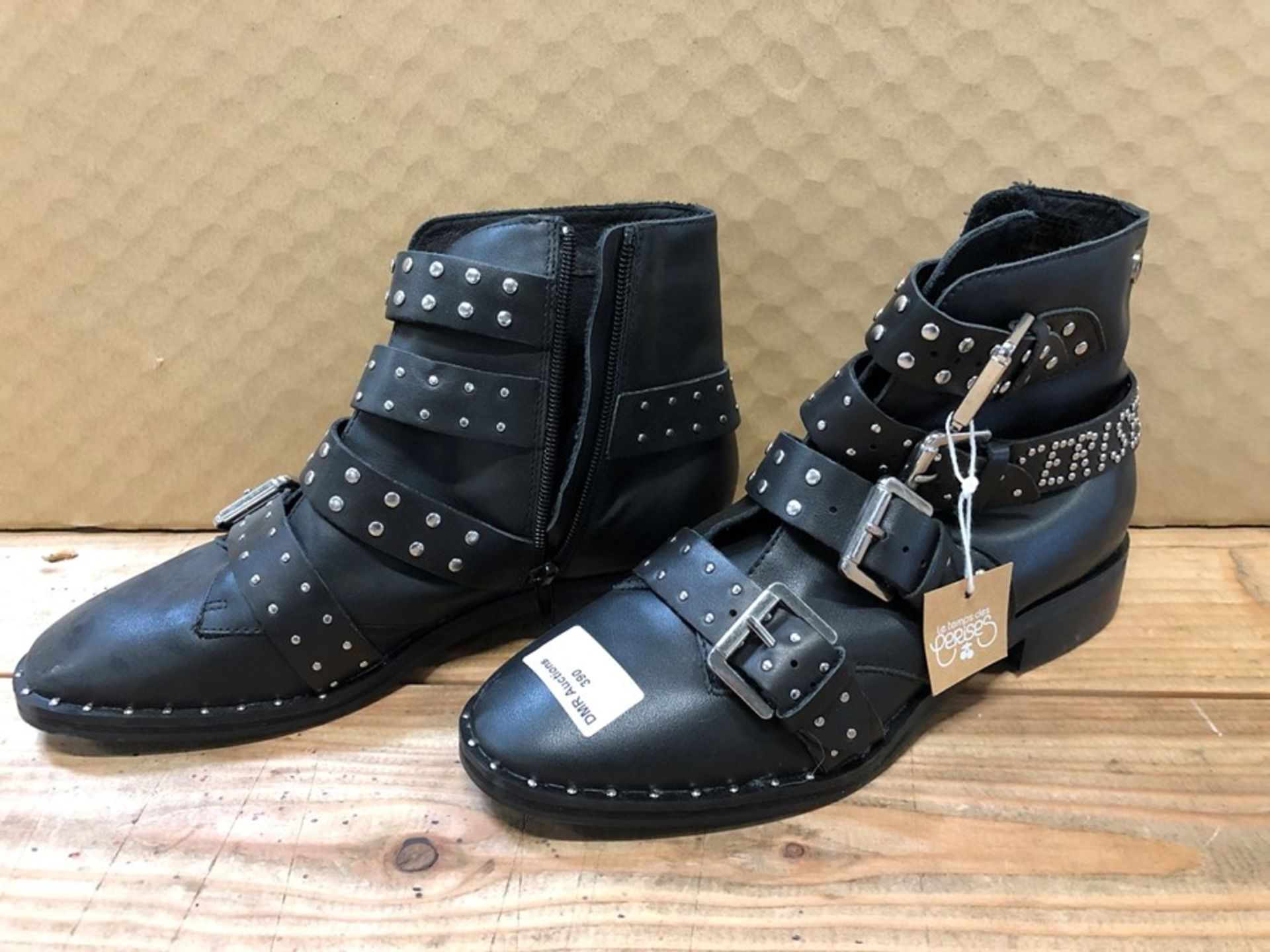 1 LOT TO CONTAIN 1 PAIR CERISES IZY ANKLE BOOTS WITH STUDDED BUCKLED STRAPS IN BLACK / LADIES SIZE