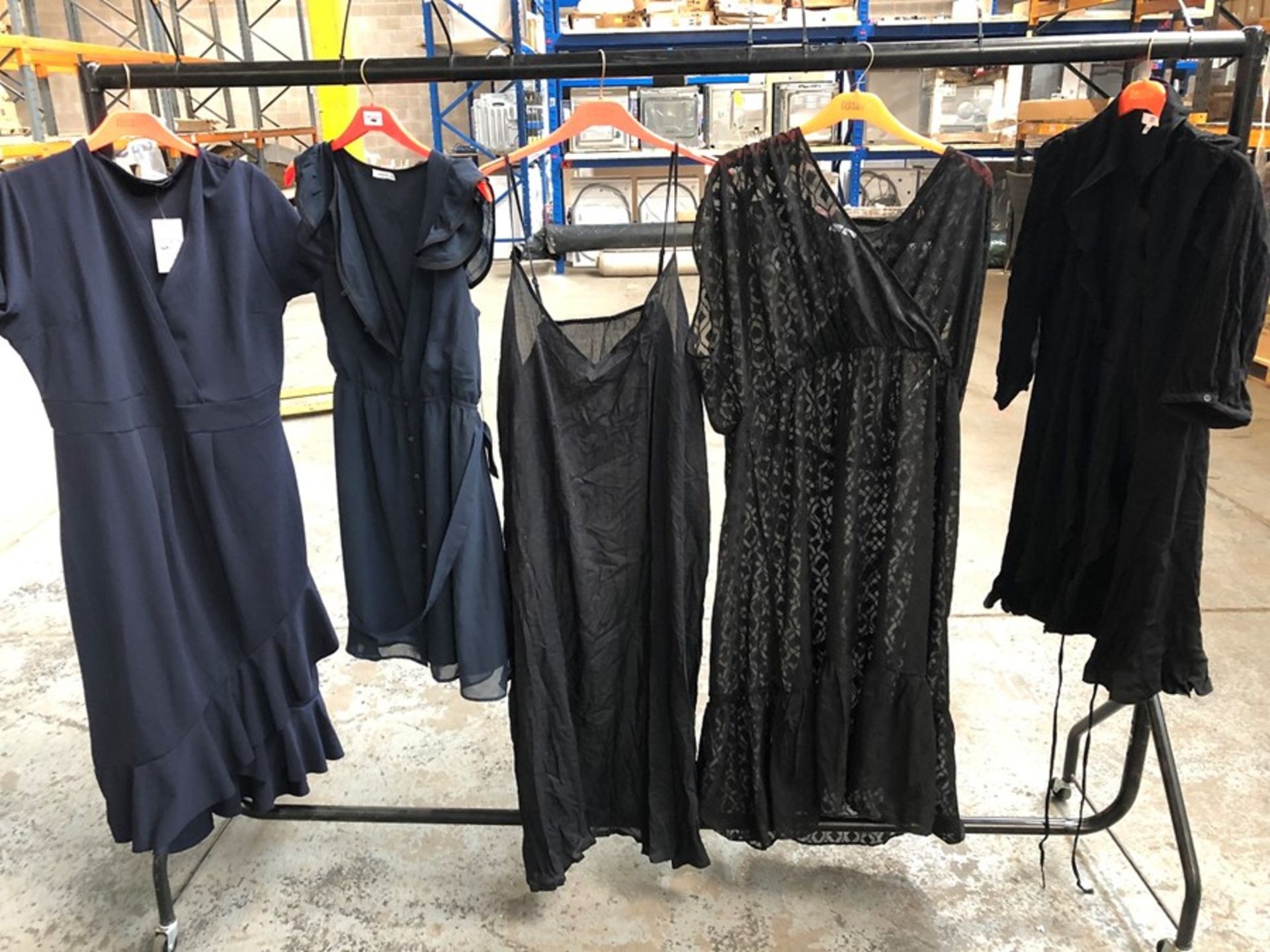 1 LOT TO CONTAIN 10 ASSORTED DESIGNER LADIES DRESSES / SIZES AND CONDITION VARY ( 5 ITEMS SELECTED