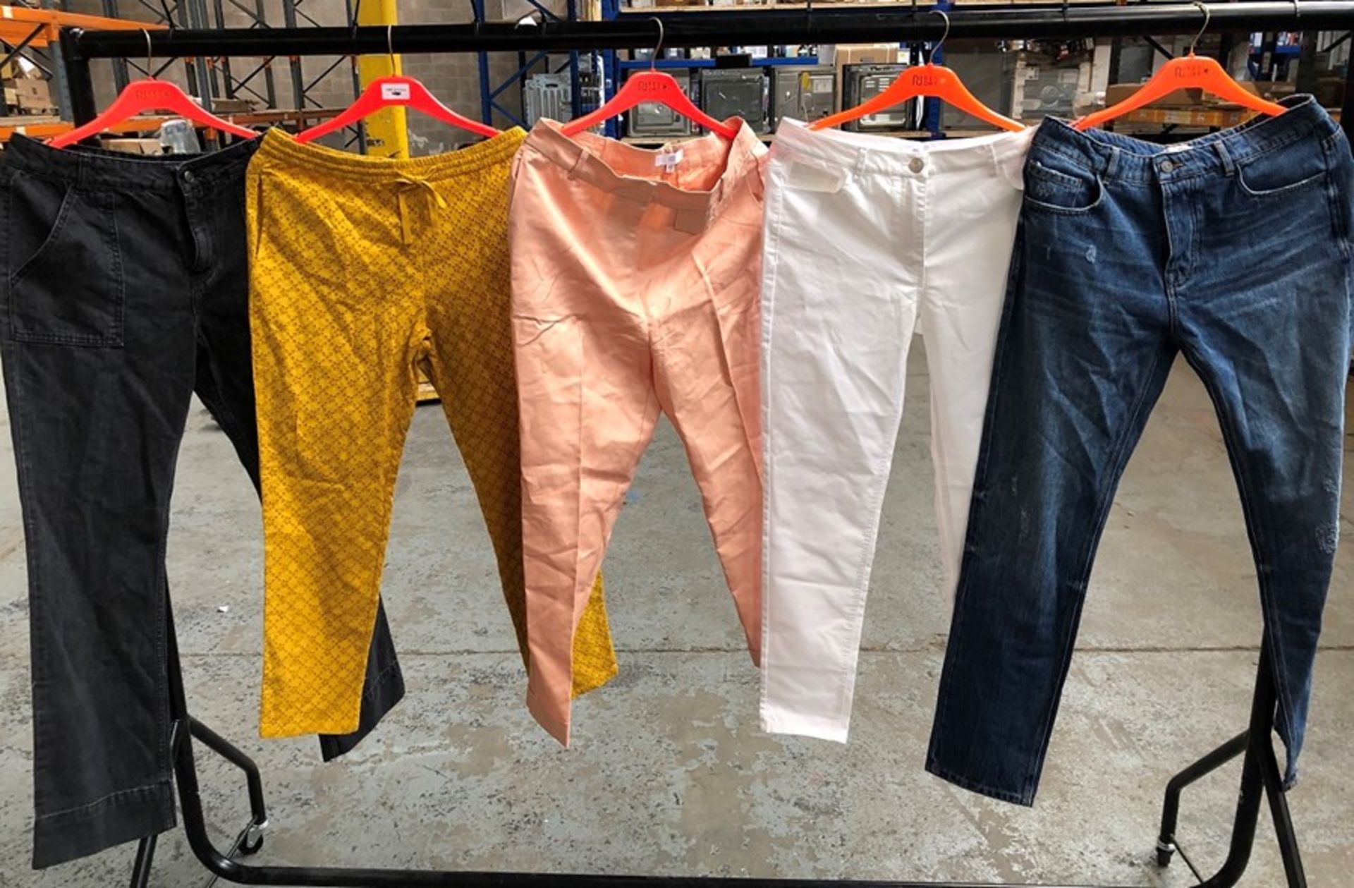 1 LOT TO CONTAIN 10 ASSORTED DESIGNER LADIES PANT/JEANS / SIZES AND CONDITIONS VARY (5 ITEMS
