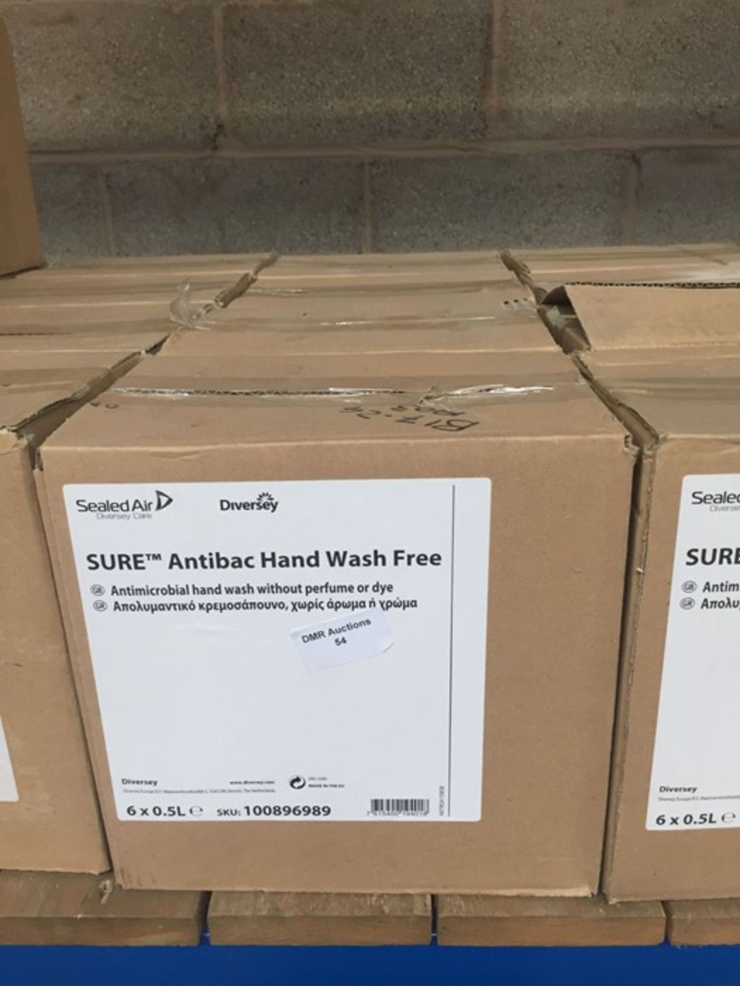 1 LOT TO CONTAIN 4 BOXES OF SURE ANTIBACTERIAL HAND WASH FREE - EACH BOX CONTAINS 6 X 0.5L BOTTLES