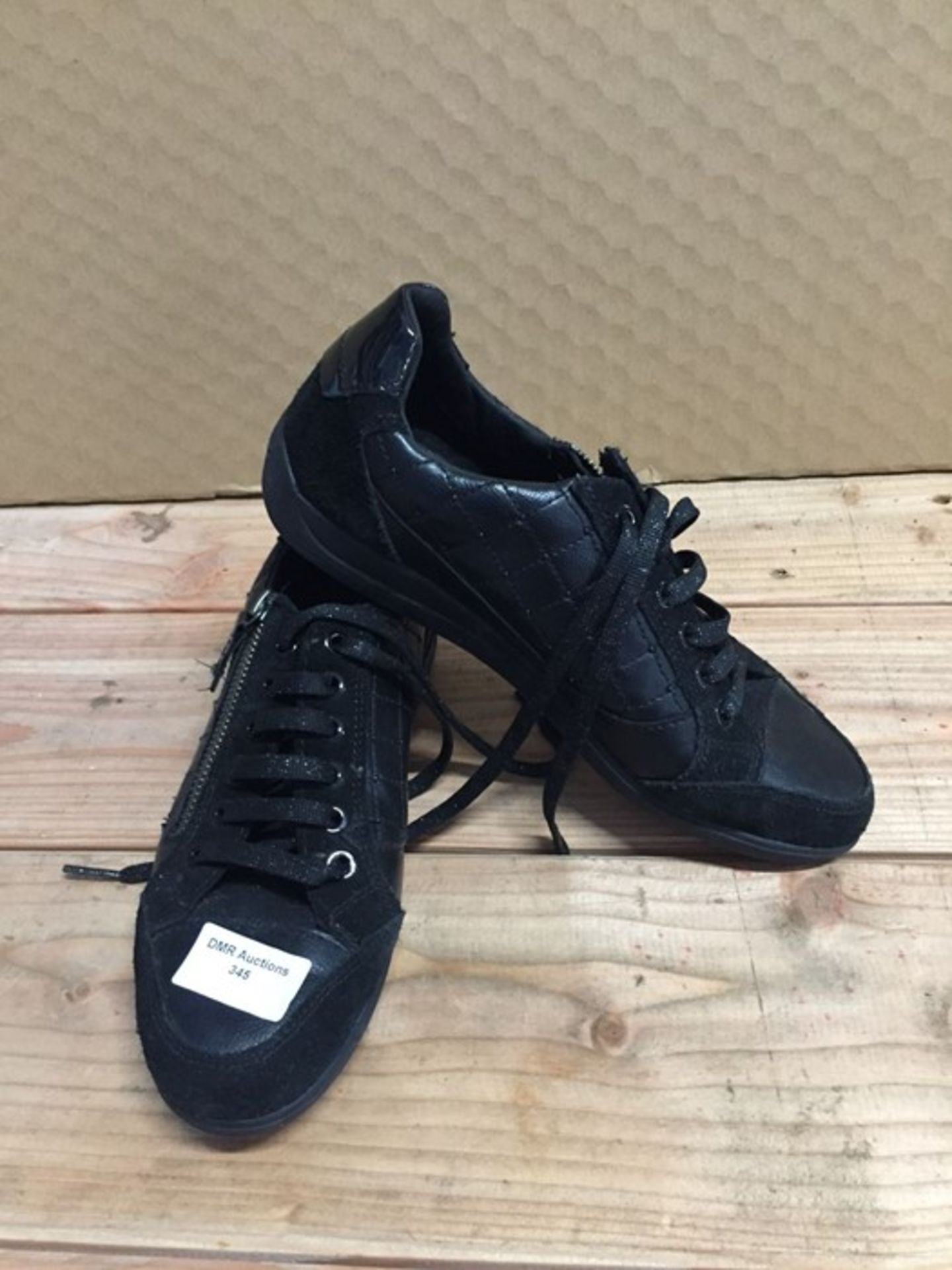 1 LOT TO CONTAIN 1 PAIR OF GEOX RESPIRA BLACK TRAINERS WITH LACES AND ZIP / LADIES SIZE 5