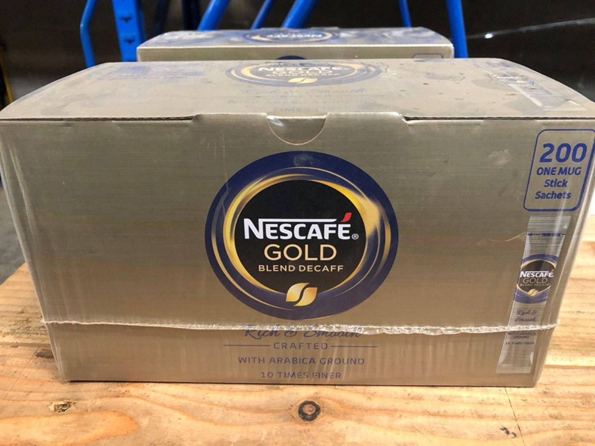 1 LOT TO CONTAIN 2 BOXES OF NESCAFE GOLD BLEND DECAFF SACHETS - 200 SACHETS PER BOX / BETS BEFORE: