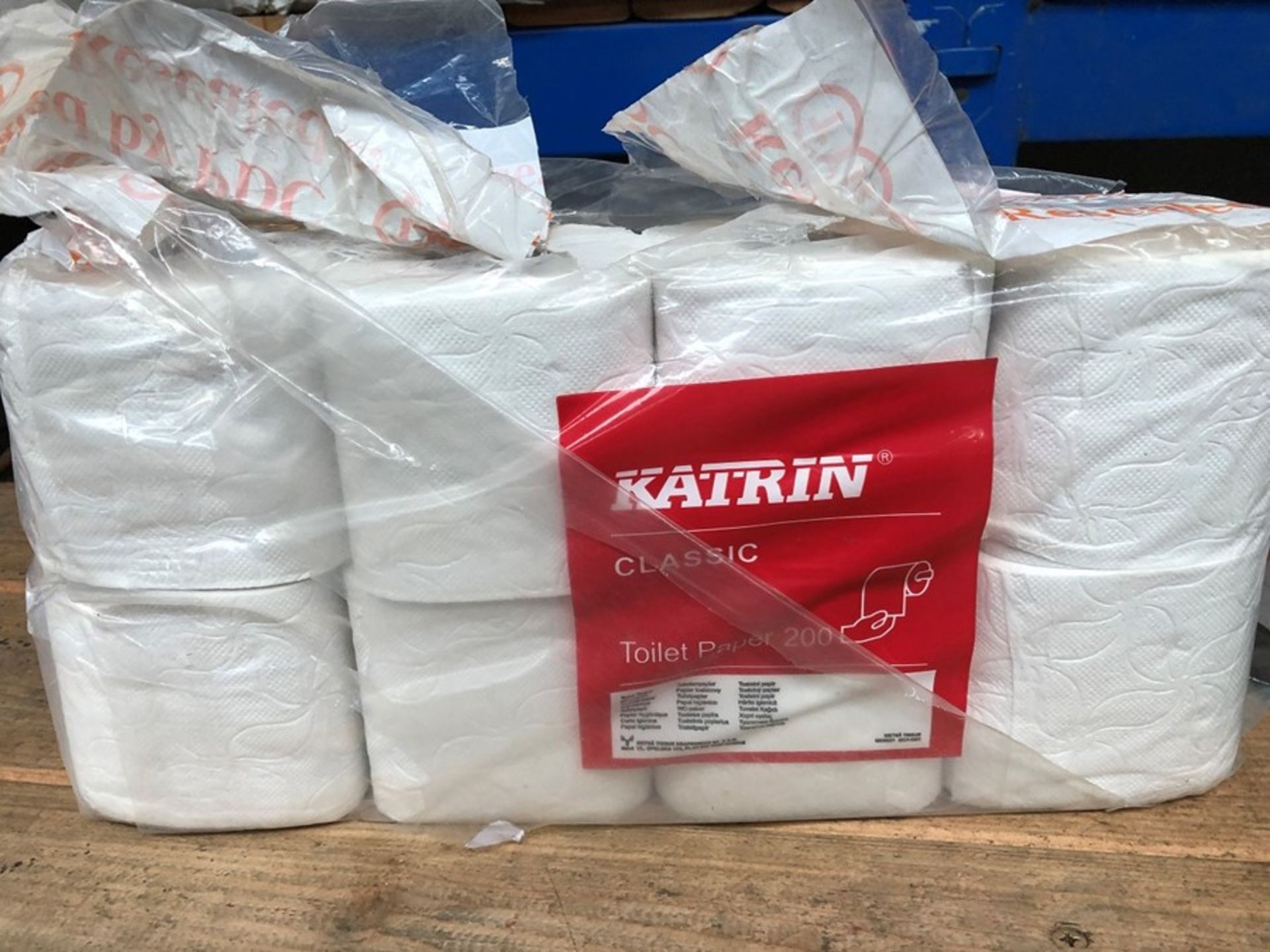 1 LOT TO CONTAIN 6 ROLLS X 200 SHEETS OF KATRIN CLASSIC TOILET ROLL