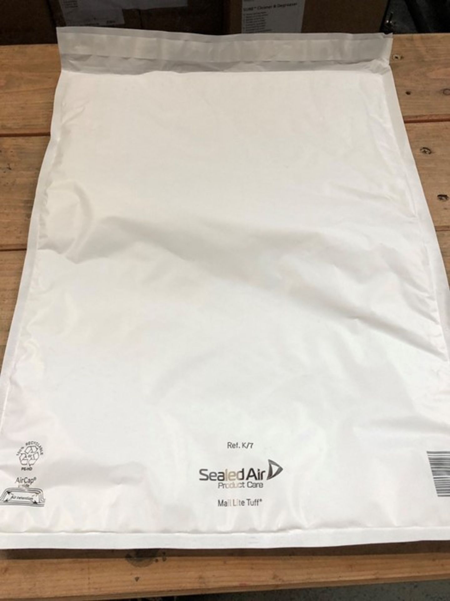 1 LOT TO CONTAIN 50 X SEALED AIR MAIL LITE TUFF A3 SIZE PADDED ENVELOPES IN WHITE