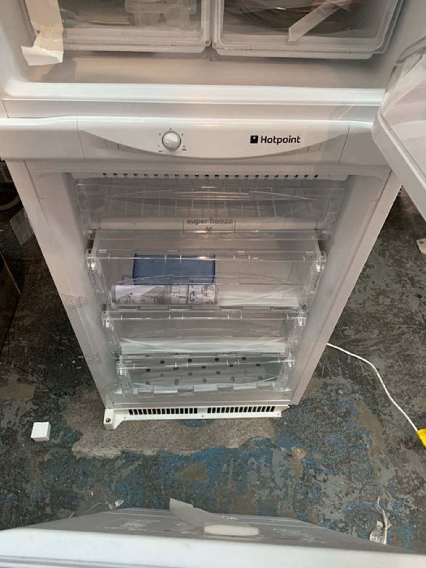 HOTPOINT HM325FF21 FRIDGE FREEZER RRP £379 - Image 3 of 3