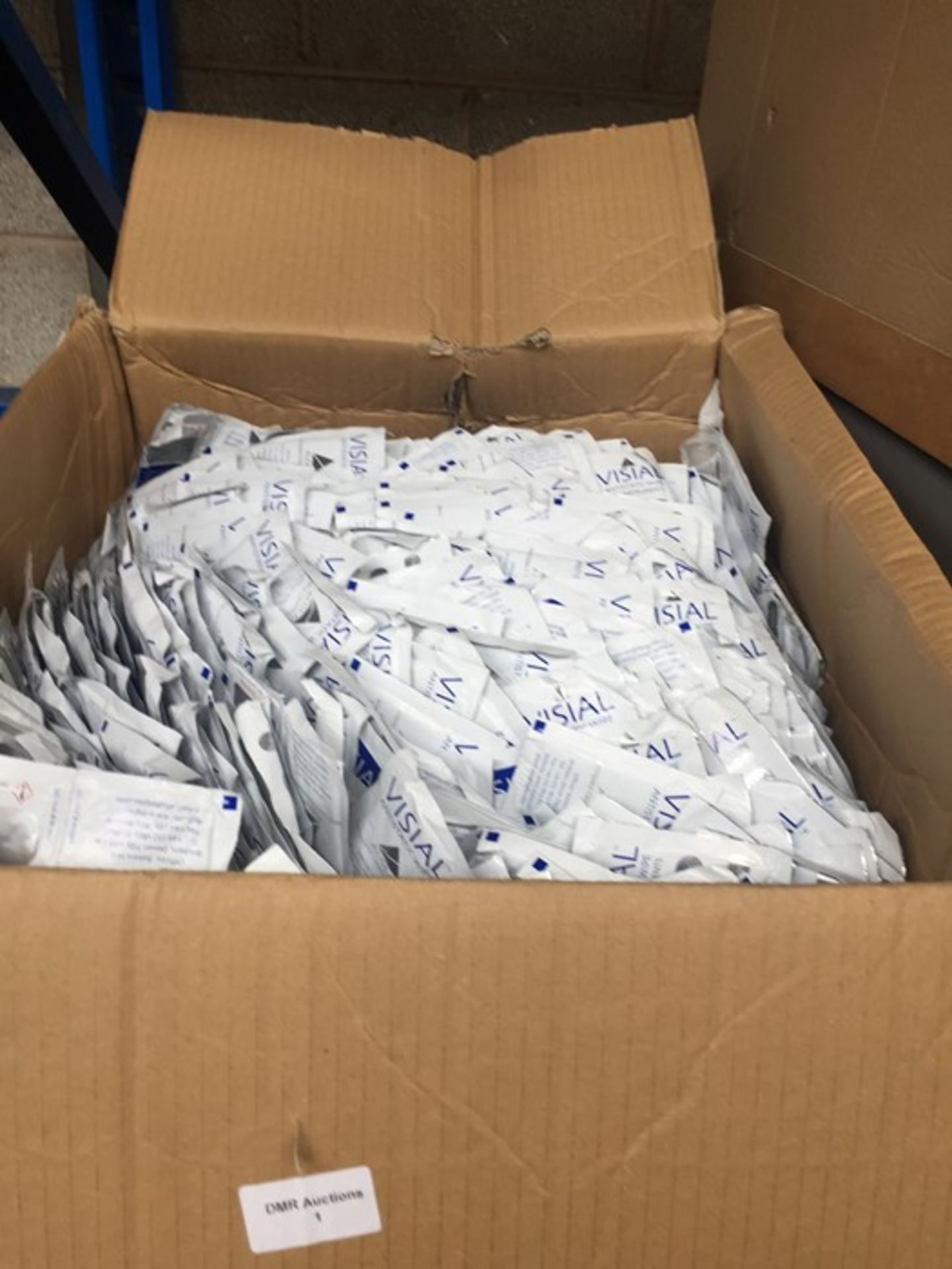 1 LOT TO CONTAIN 1 BOX FULL OF VISIAL ANTI STATIC WIPES APPROX. 1000 PAIRS PACKAGED INDIVIDUALLY